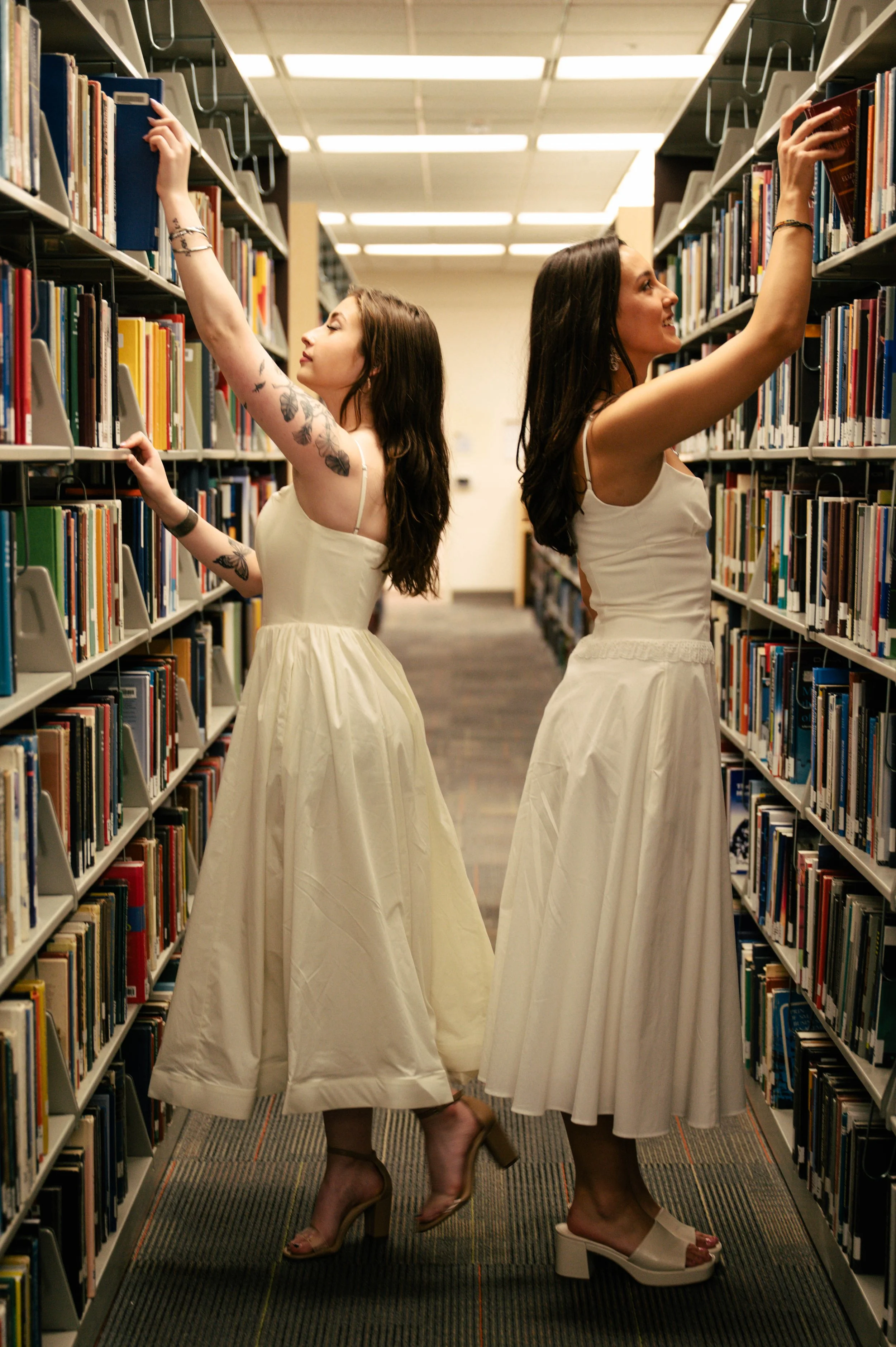 richmond-photographer-vcu-library-grad-session-hannah-louise-photo.jpg