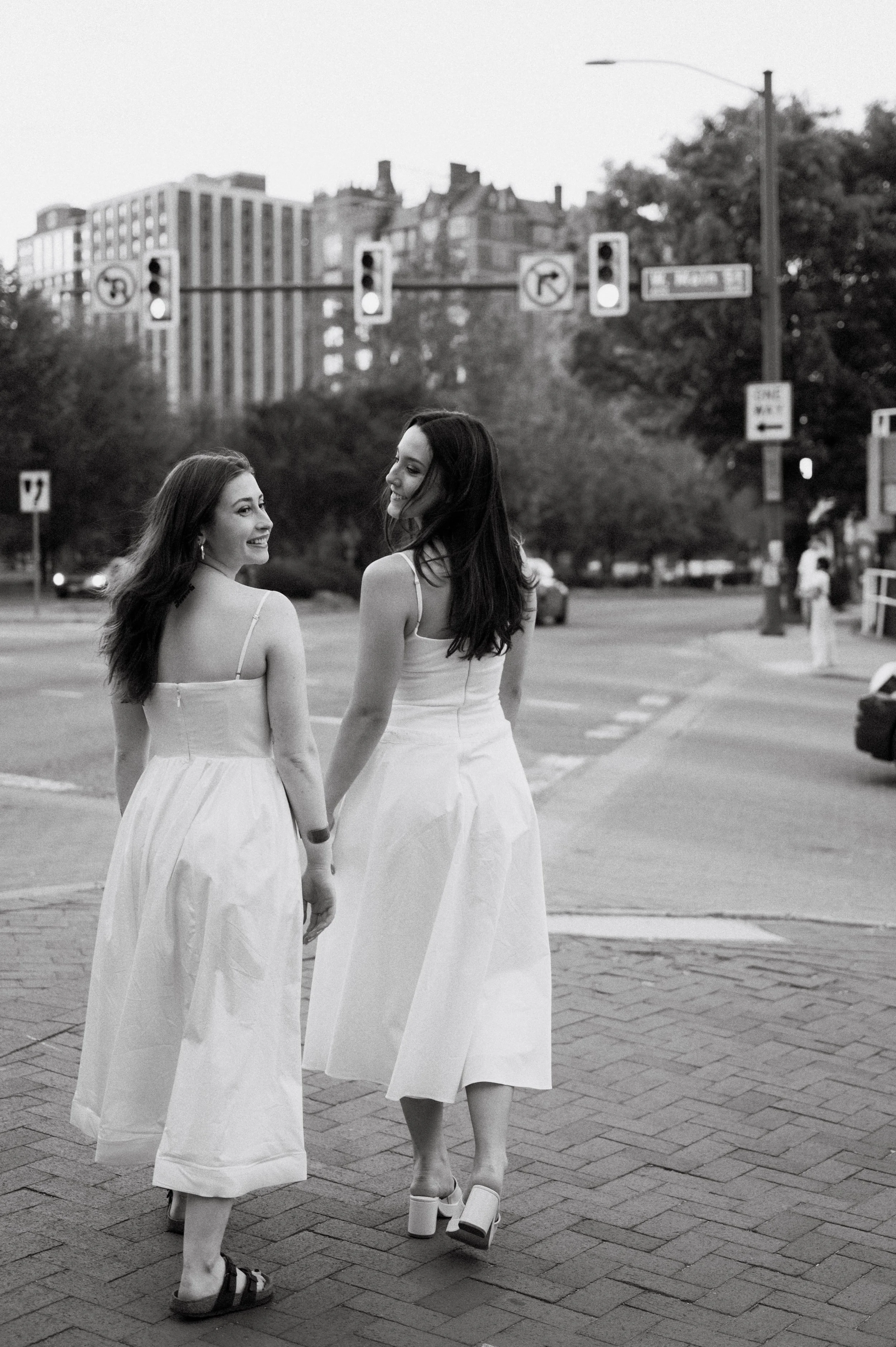 running-across-street-richmond-grad-photos-vcu1.jpg