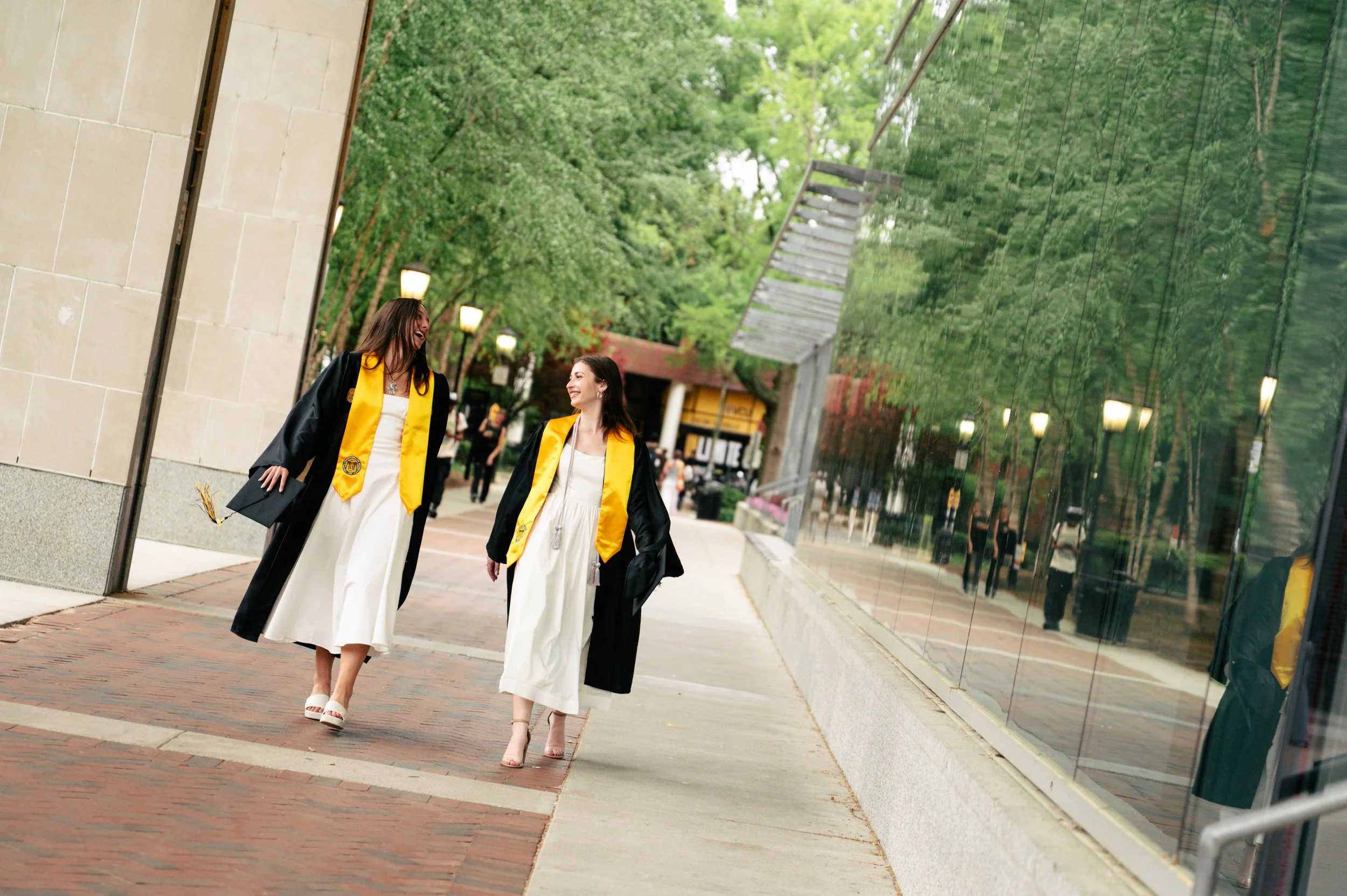 vcu-library-graduation-photos-richmond-va-best-friends.jpg