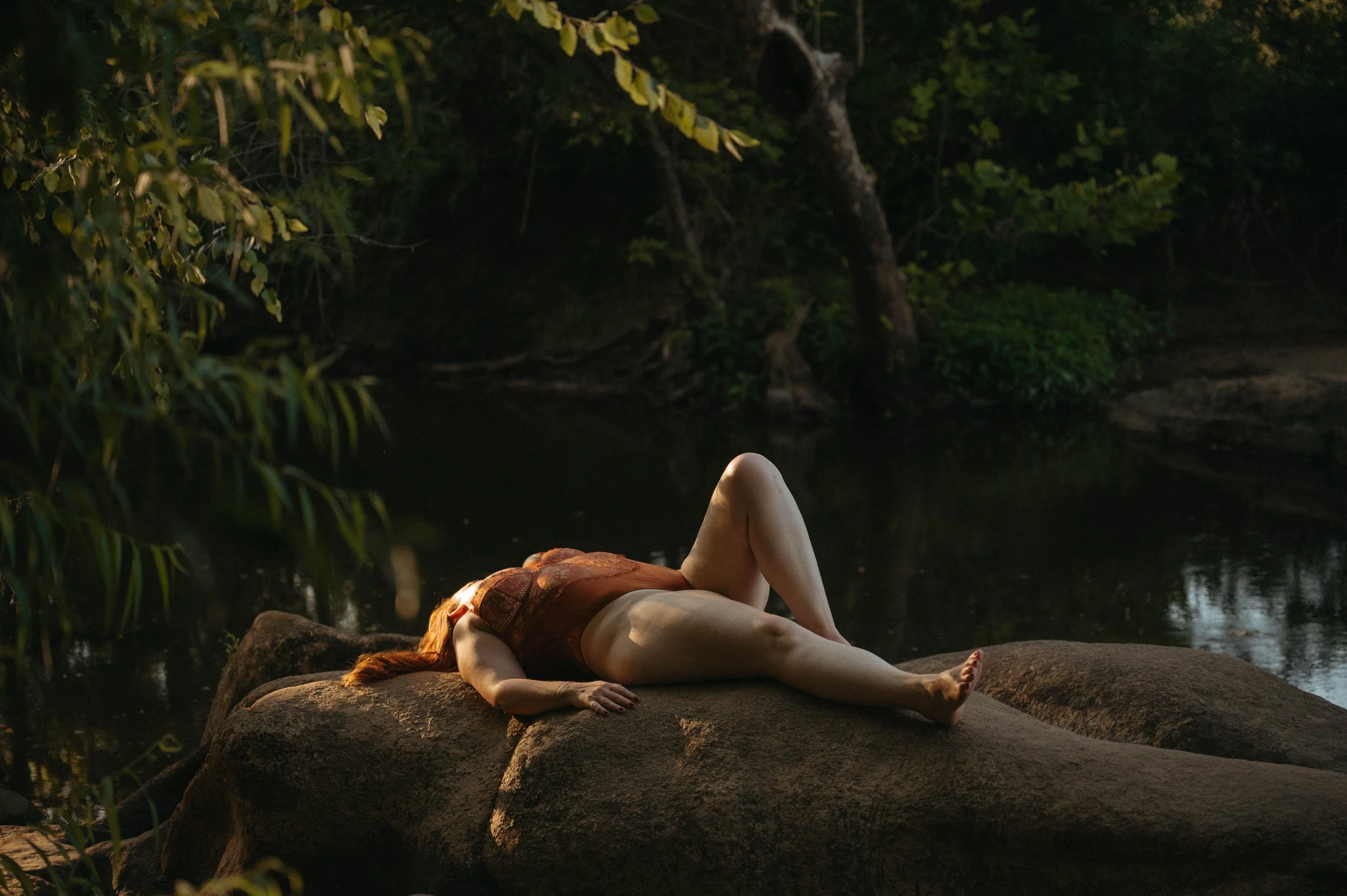 grounded-boudoir-portrait-richmond-nature..jpg