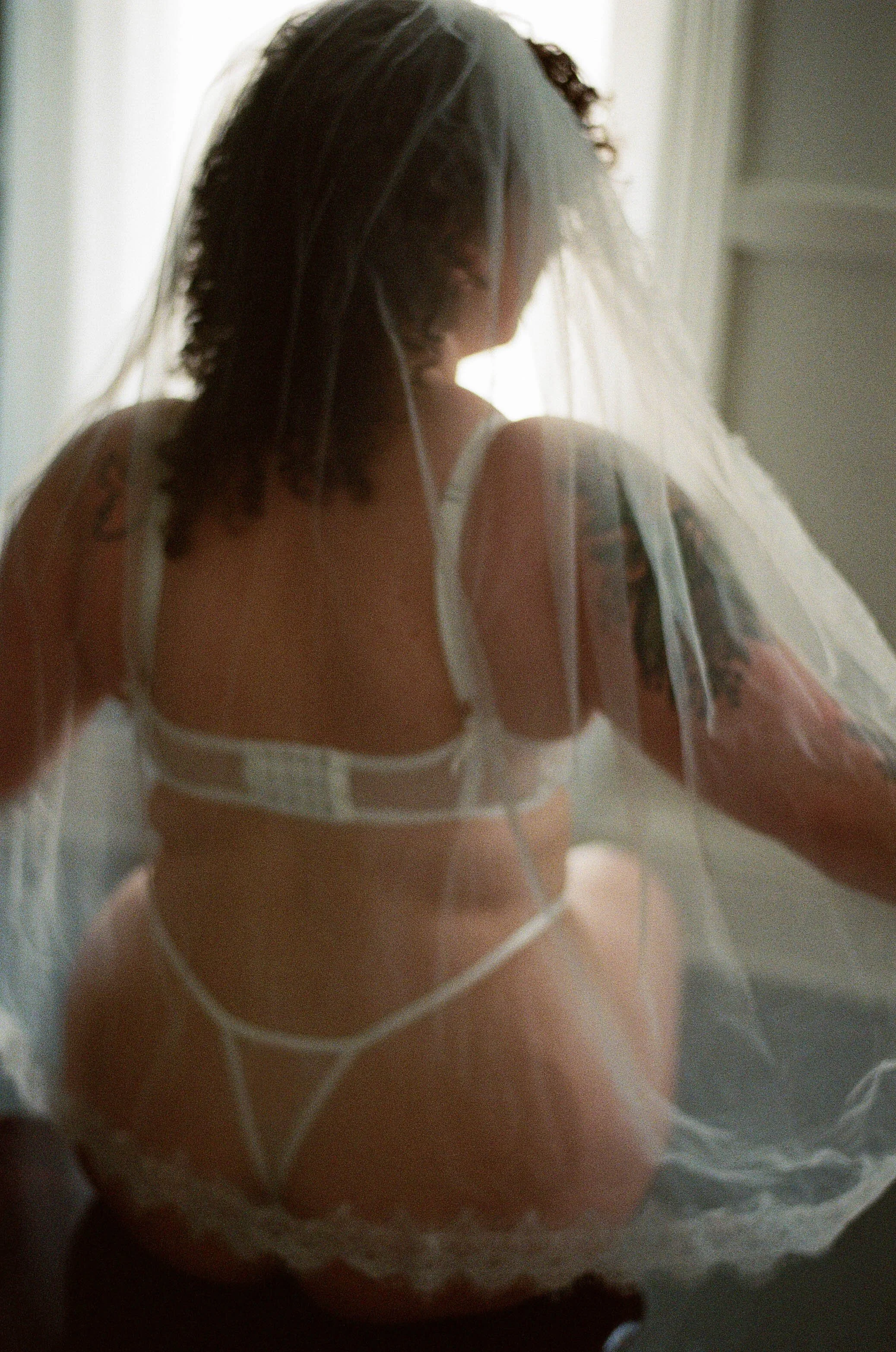 sensual-bridal-boudoir-film-05.jpg