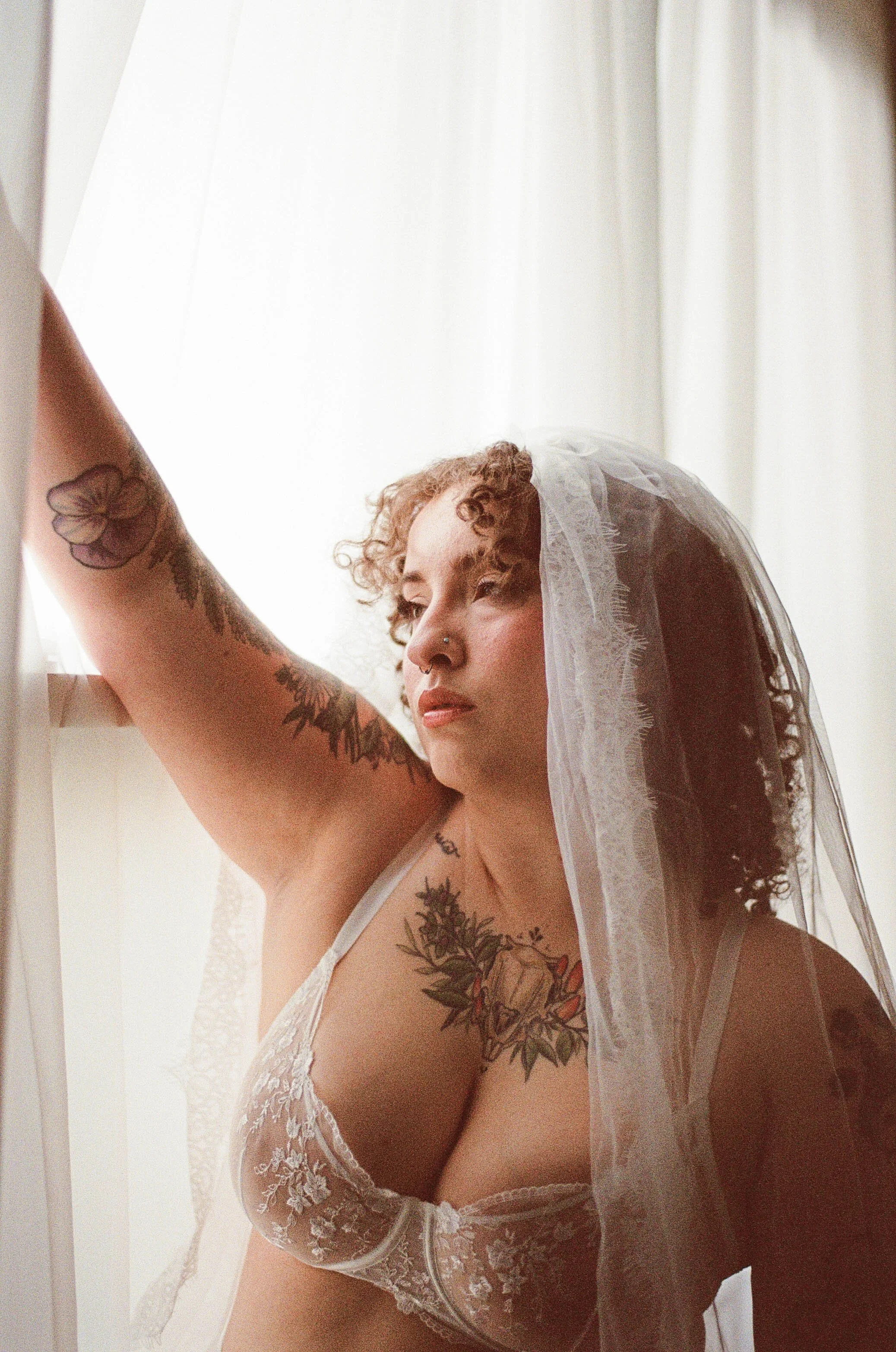 white-lingerie-bridal-boudoir-richmond-06.jpg