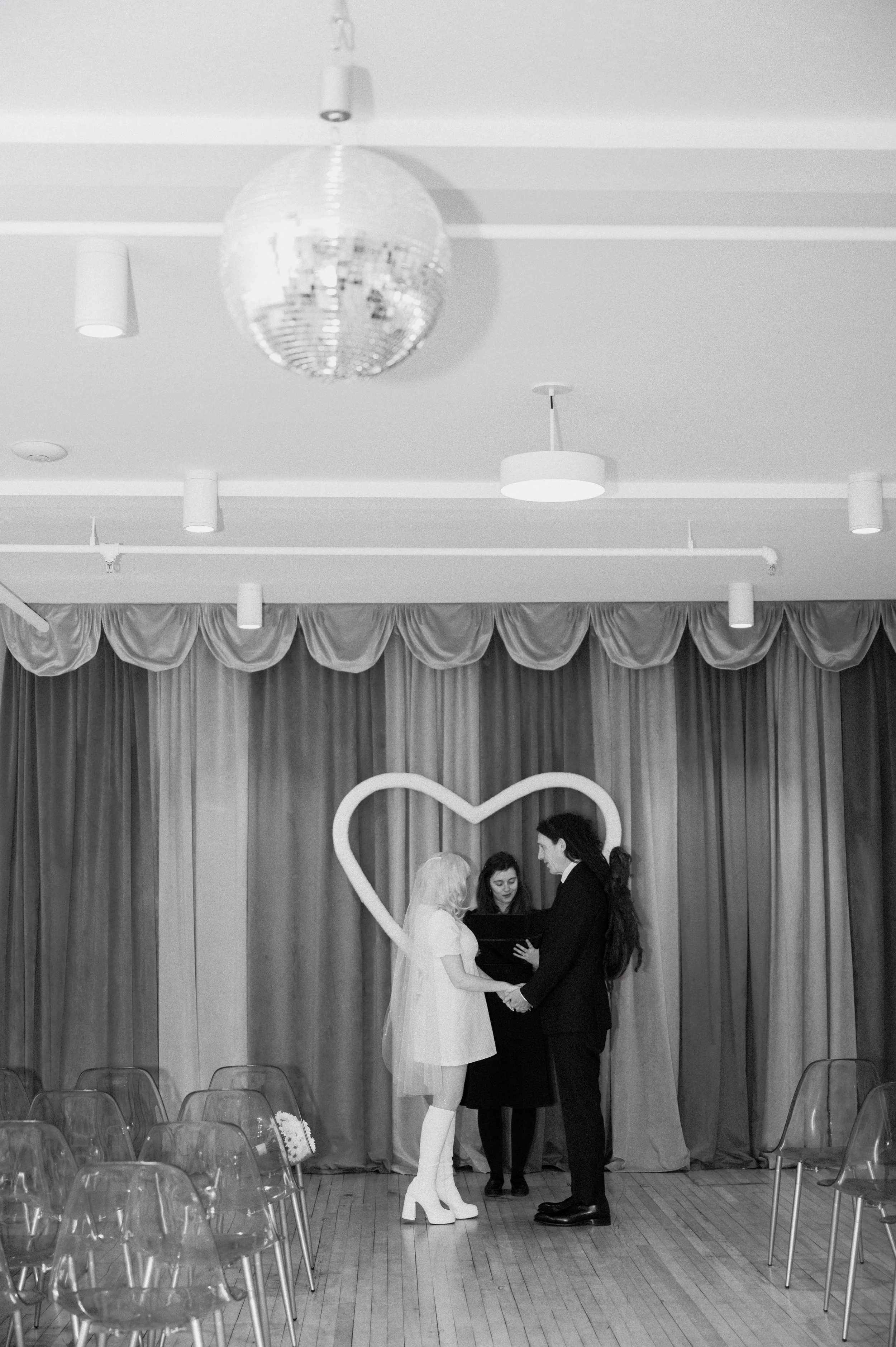 richmond-va-elopement-ceremony-lucky-in-love-chapel-hannah-louise-photo.jpg