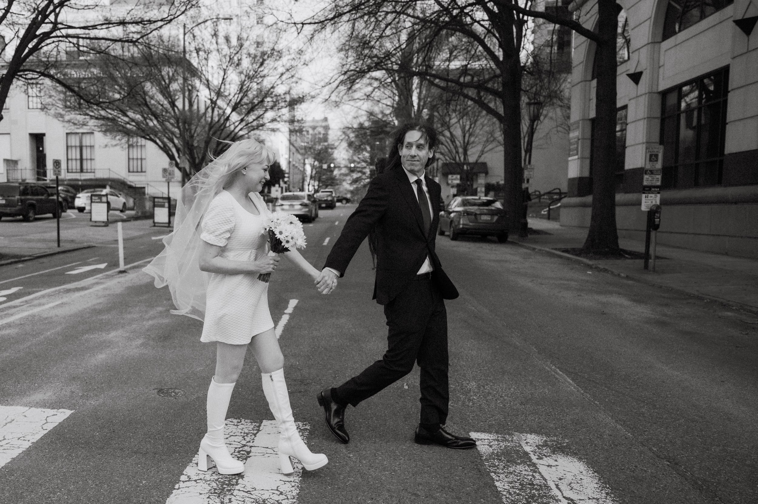 playful-richmond-elopement-portraits-hannah-louise-photo.jpg
