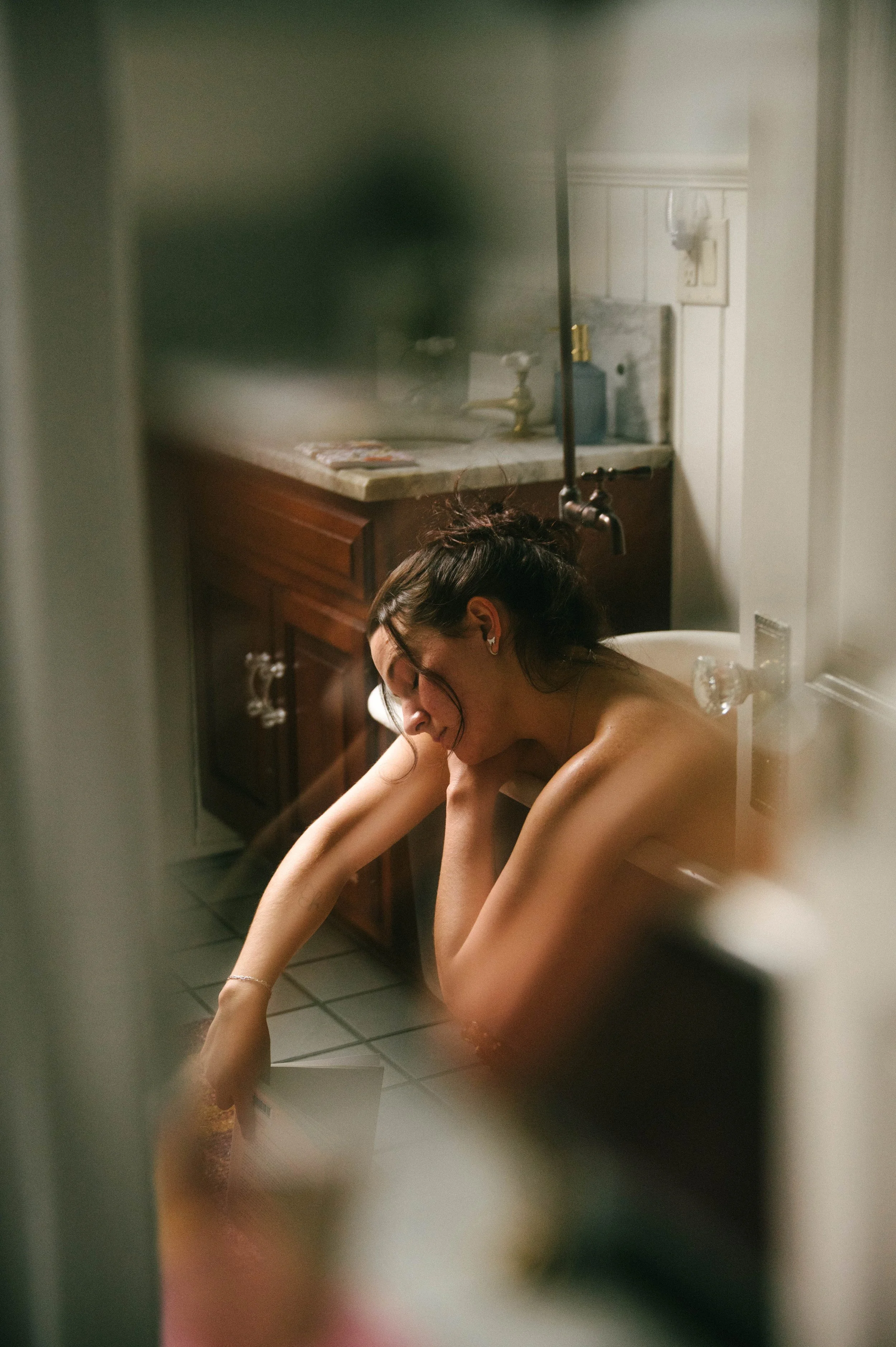 richmond-boudoir-photographer-soft-natural-light-02.jpg