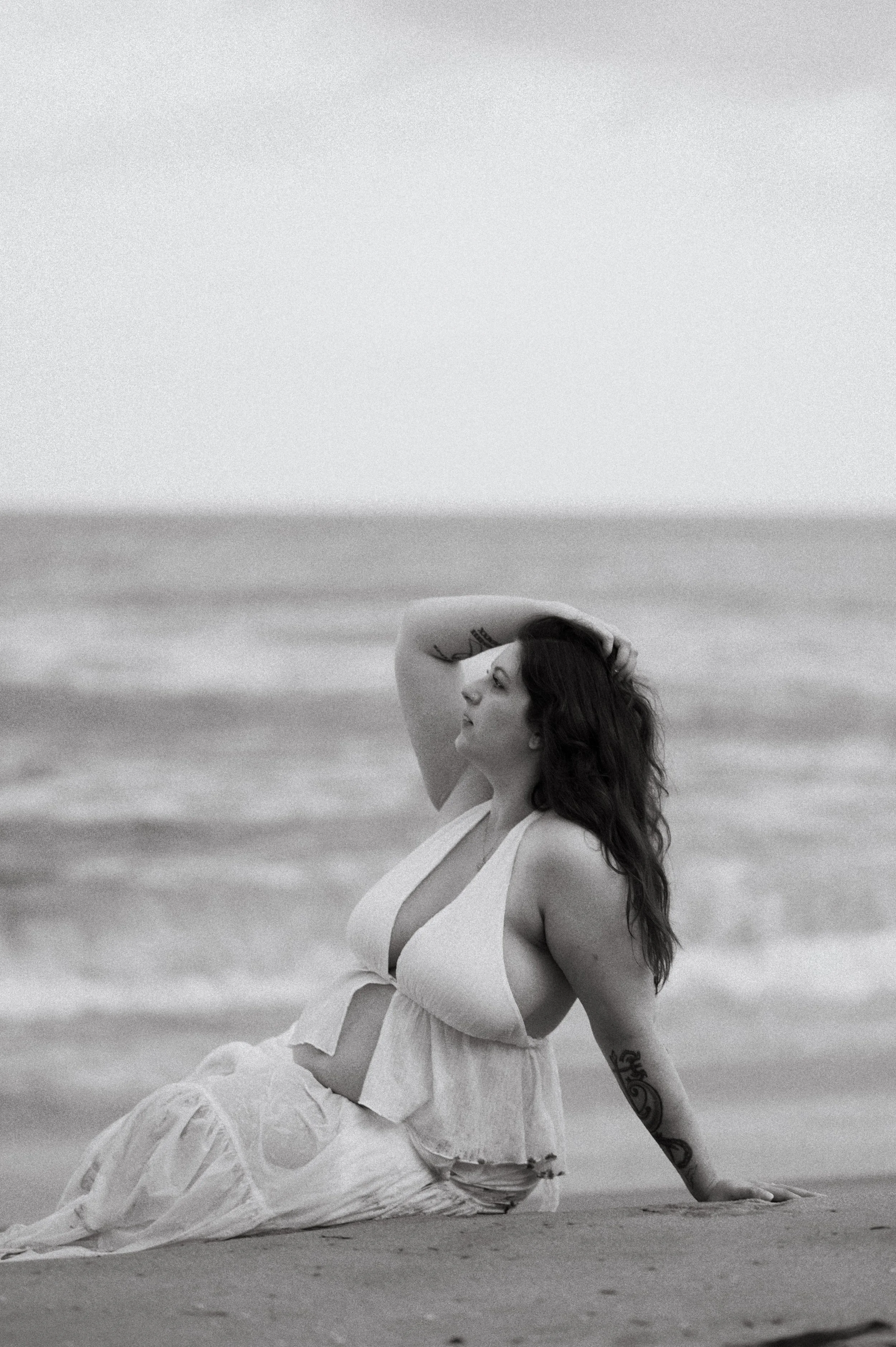 virginia-beach-maternity-photographer-hannah-louise-photo.jpg