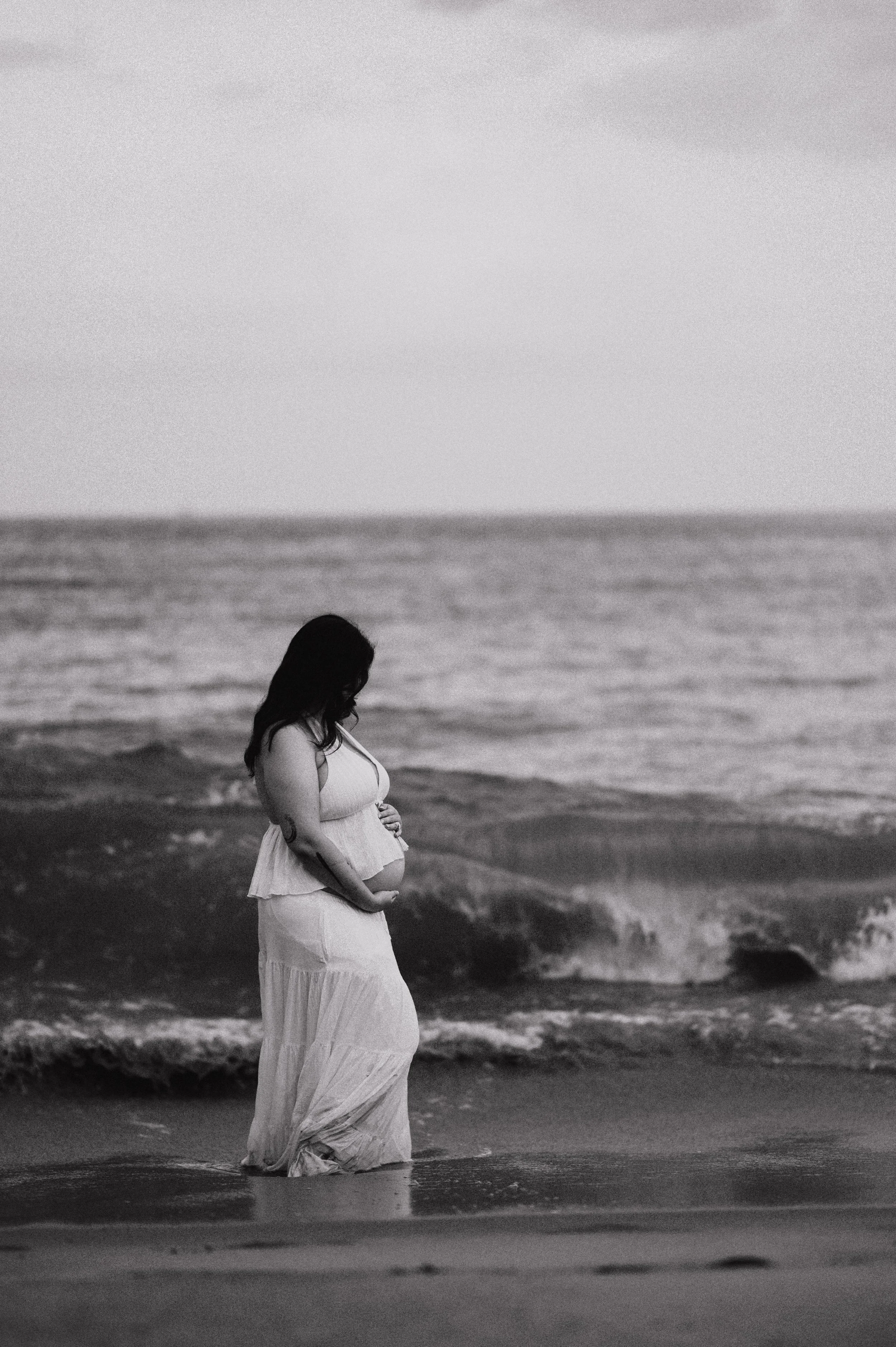 virginia-beach-maternity-photographer.jpg