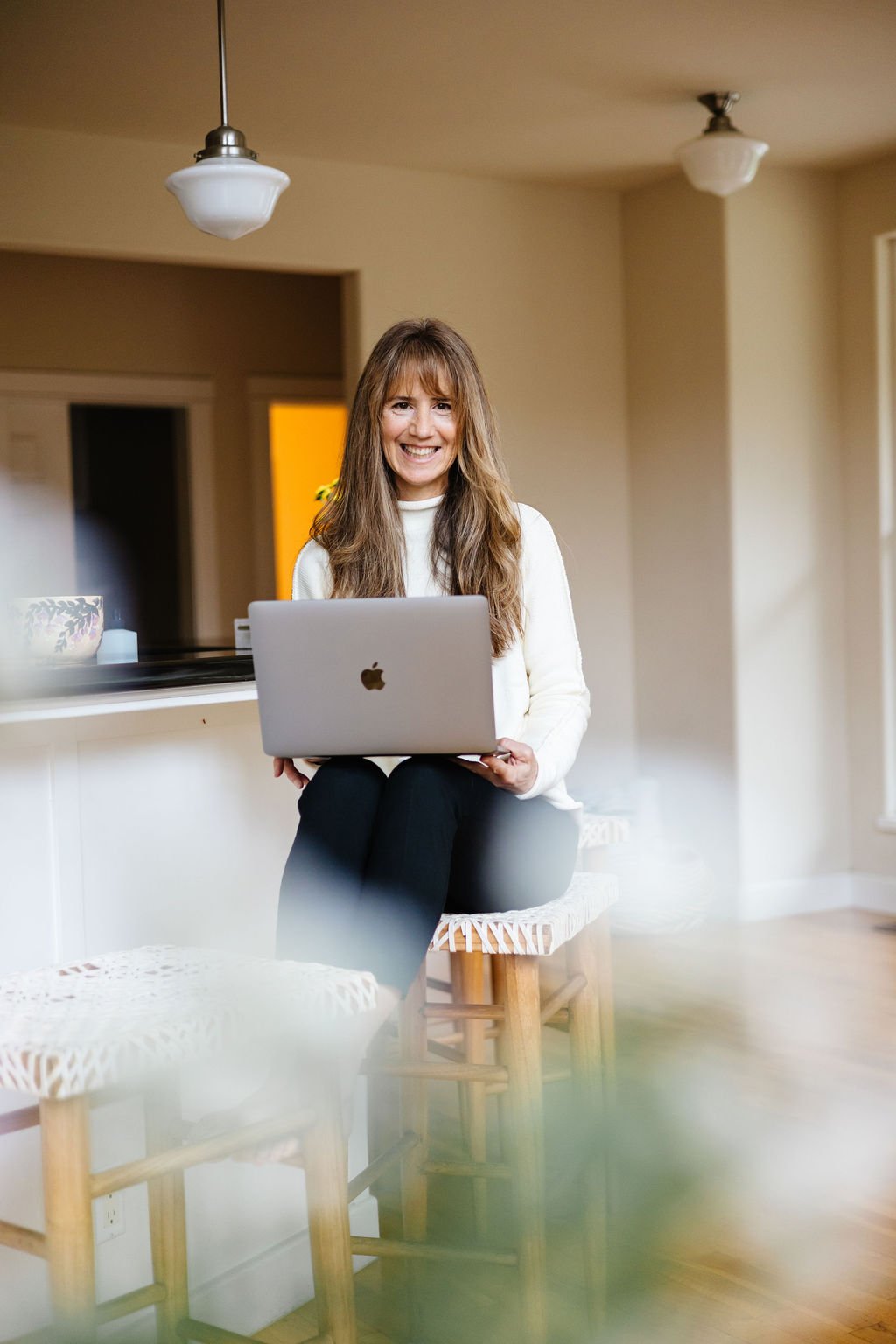 So, why choose me as your somatic coach? # Embodiment is the icing on the cake# | I see my expertise as a clinical therapist as the steady foundation of my work, and embodied coaching as the rich, colorful icing that makes this a beautifully felt exp