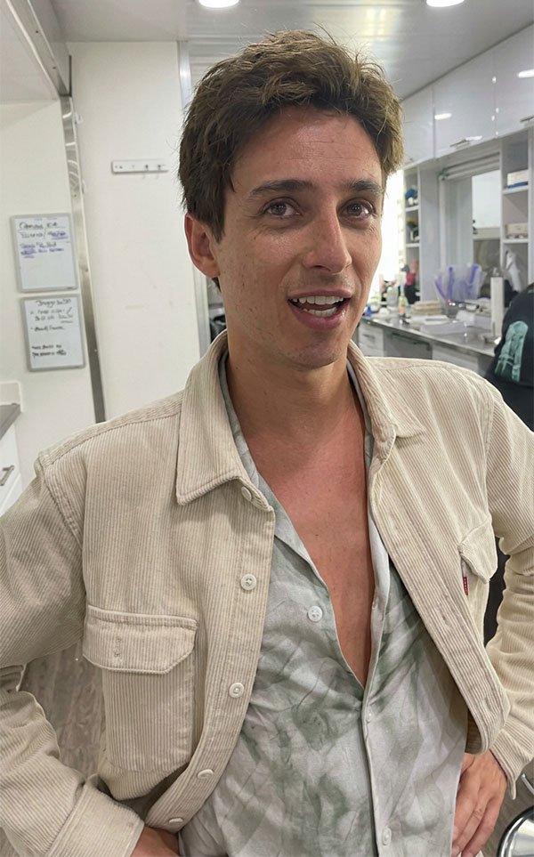 Actor with wig 1.jpg