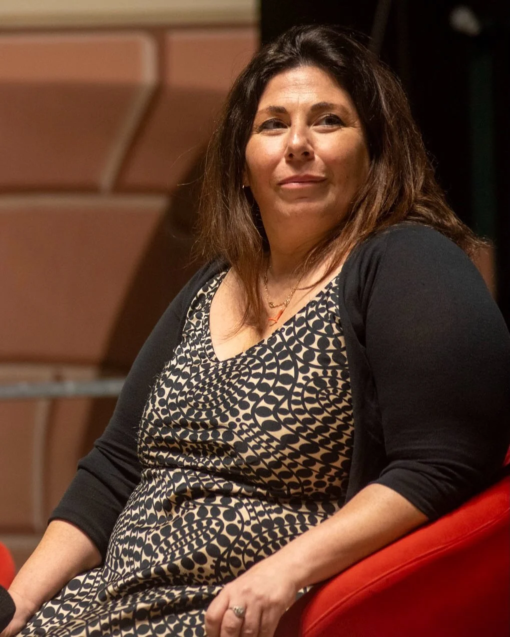 Con @annalysacamilli abbiamo parlato di cosa significa protestare oggi.

Siamo partiti da una domanda antica, che torna a ogni guerra, dal Vietnam a Gaza: di fronte all&rsquo;orrore, chi fa arte, chi scrive, chi racconta, si deve schierare? Se la fac