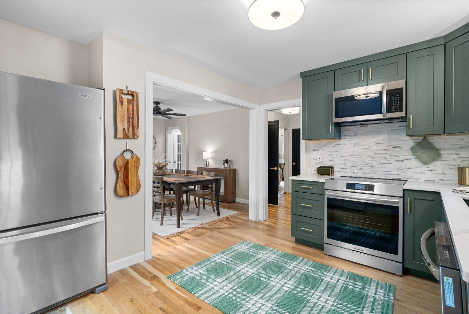131GROVEST_KITCHEN-DINING3.jpg