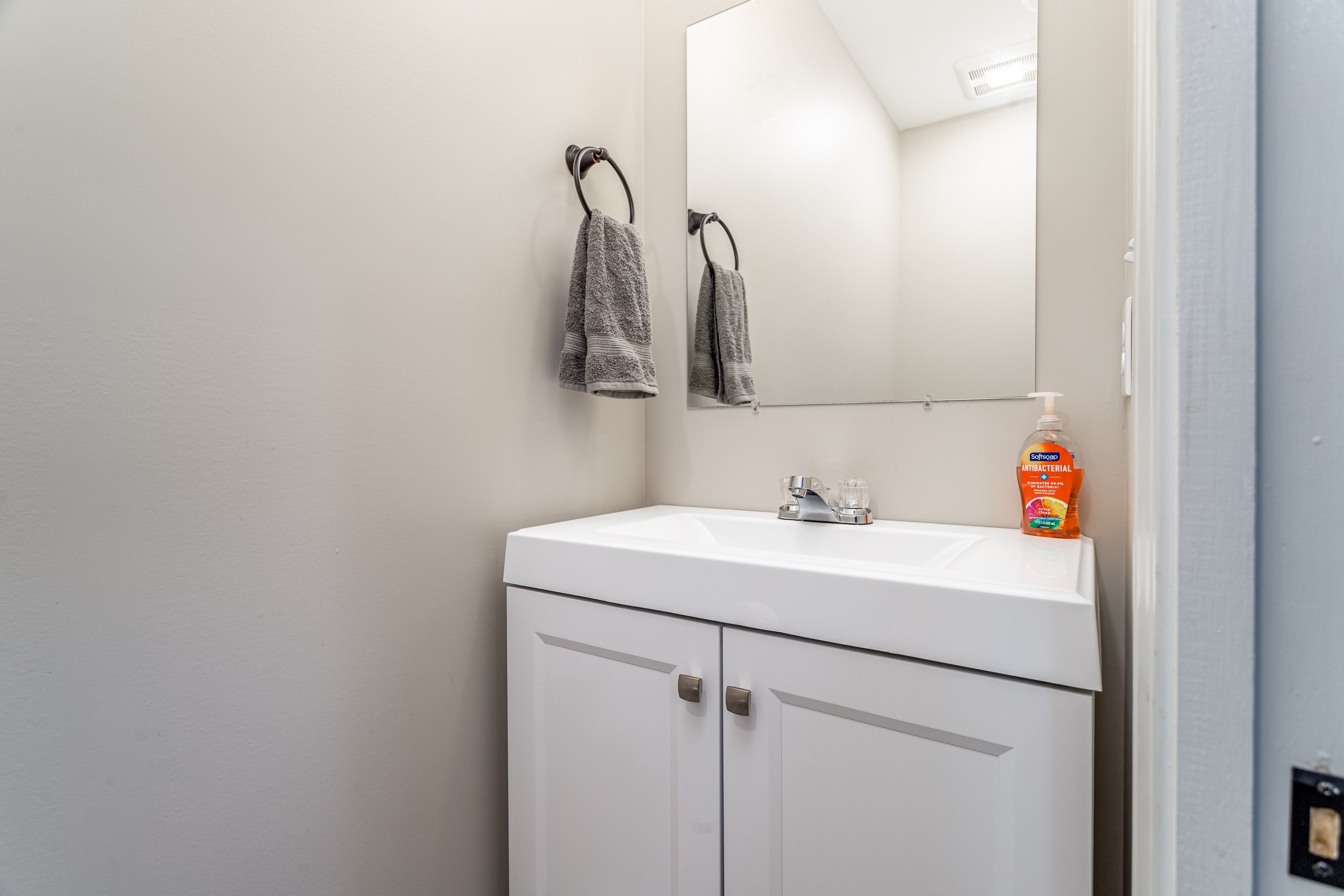 211 MCGREW_Bathroom (6).JPG