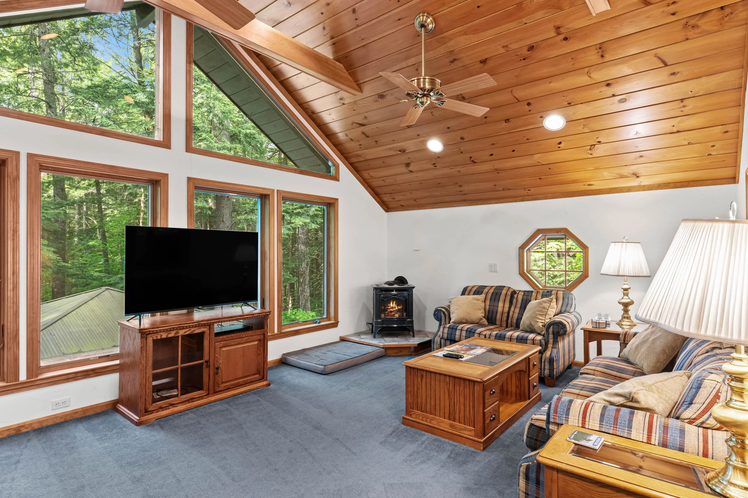 204Linderhoff_LivingRoom (7).jpg