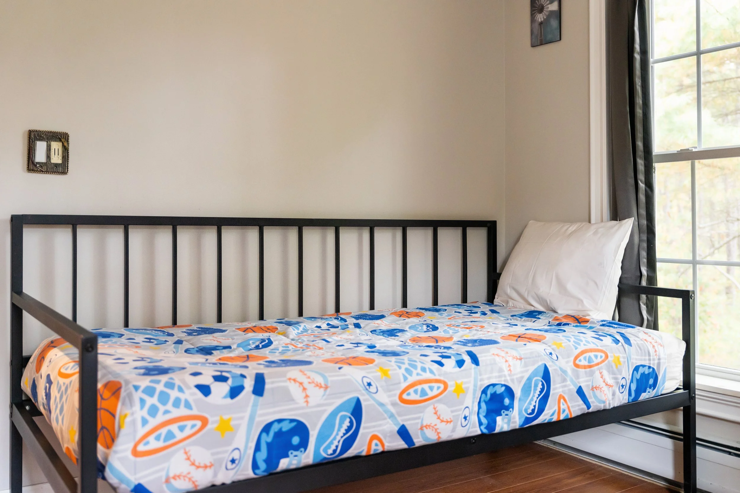 199 SILVER PINE_Bedroom (17).jpg
