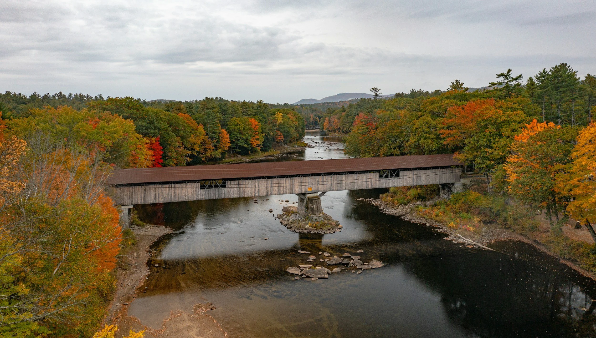 covered bridge in the white mountains of NH