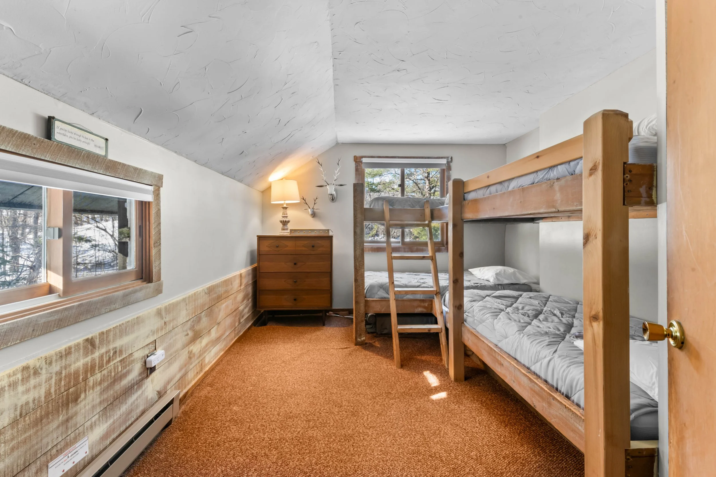 48RIVERSBEND_Bedroom (5).jpg
