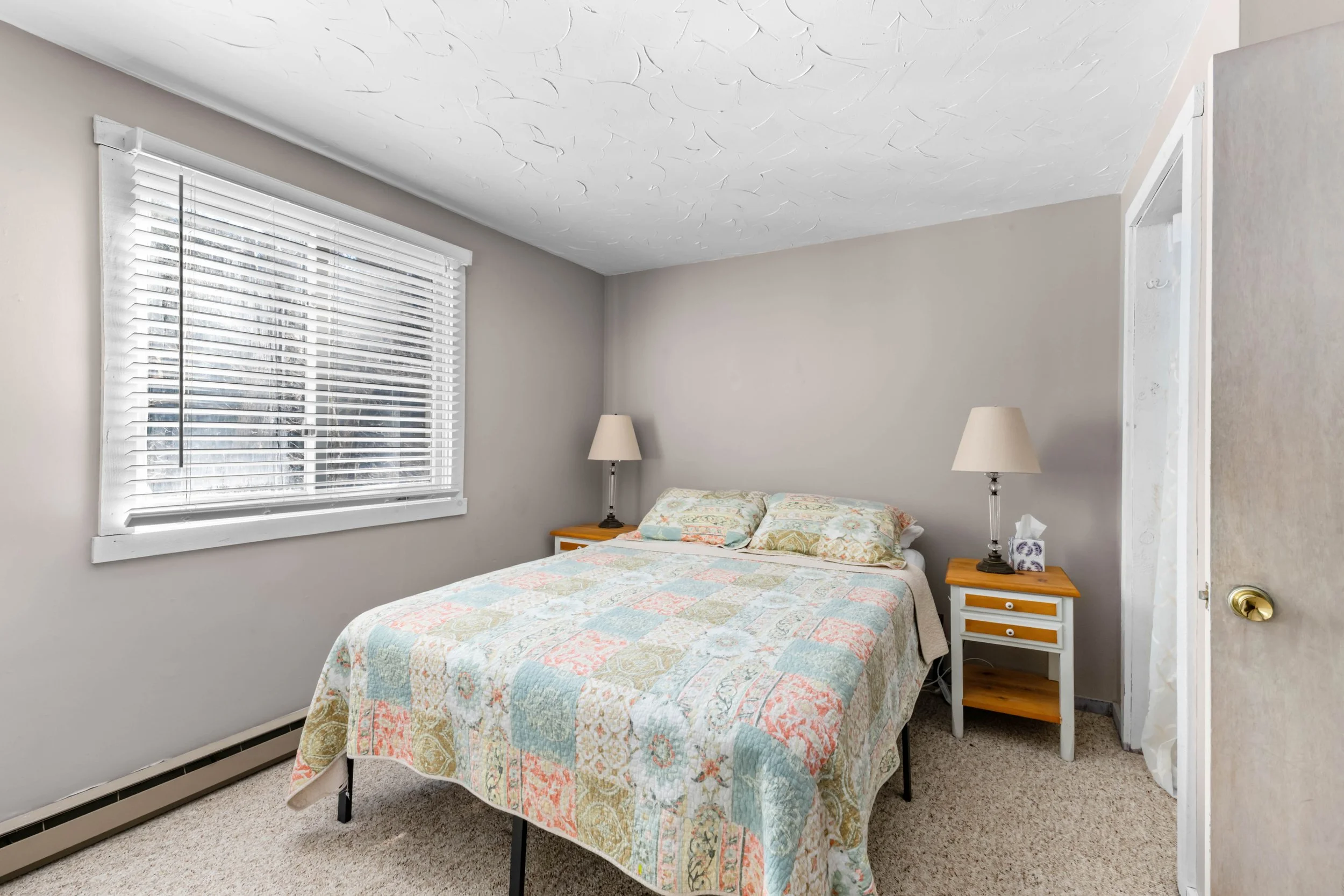 48RIVERSBEND_Bedroom (2).jpg