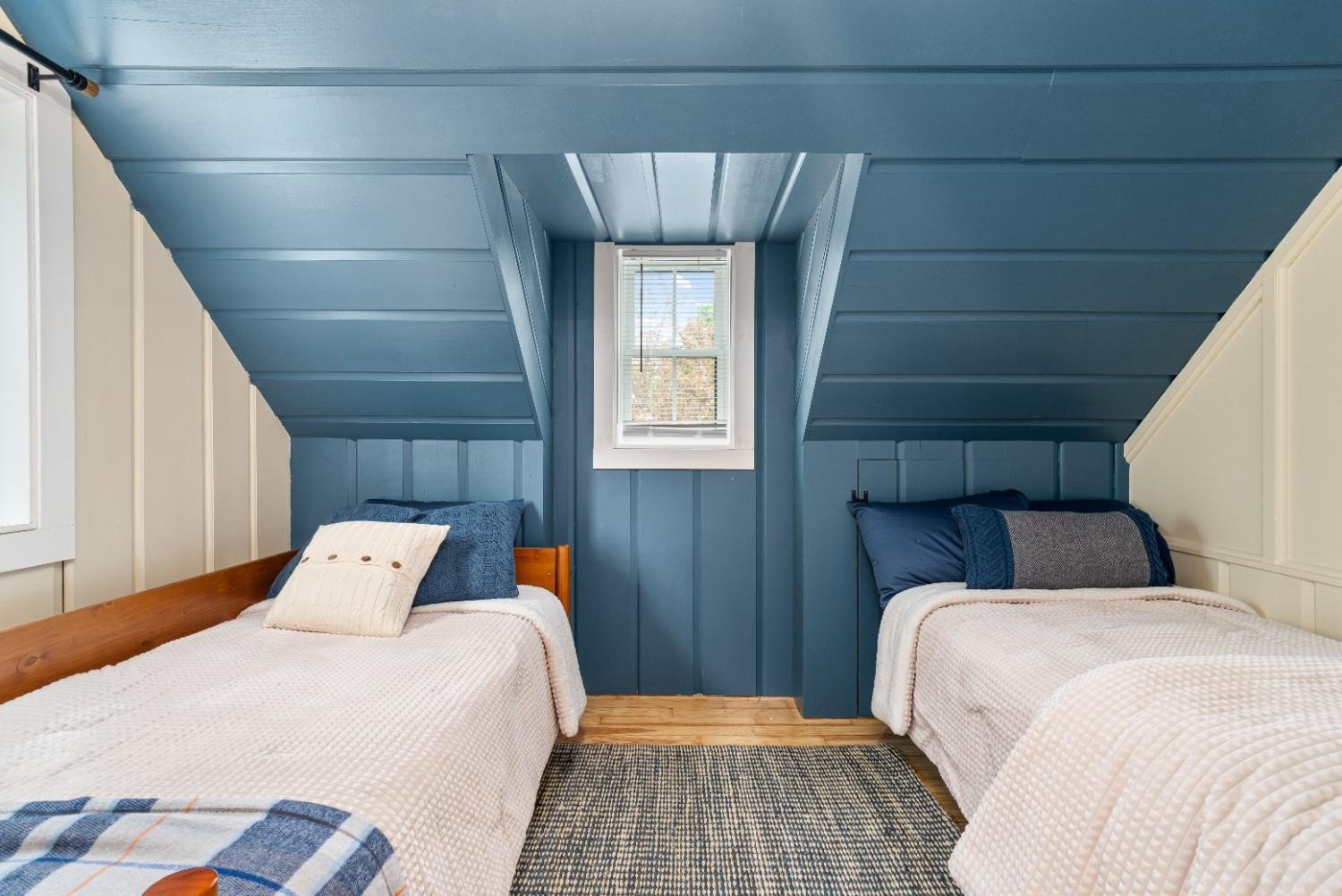 131GROVEST_BEDROOMS8.jpg