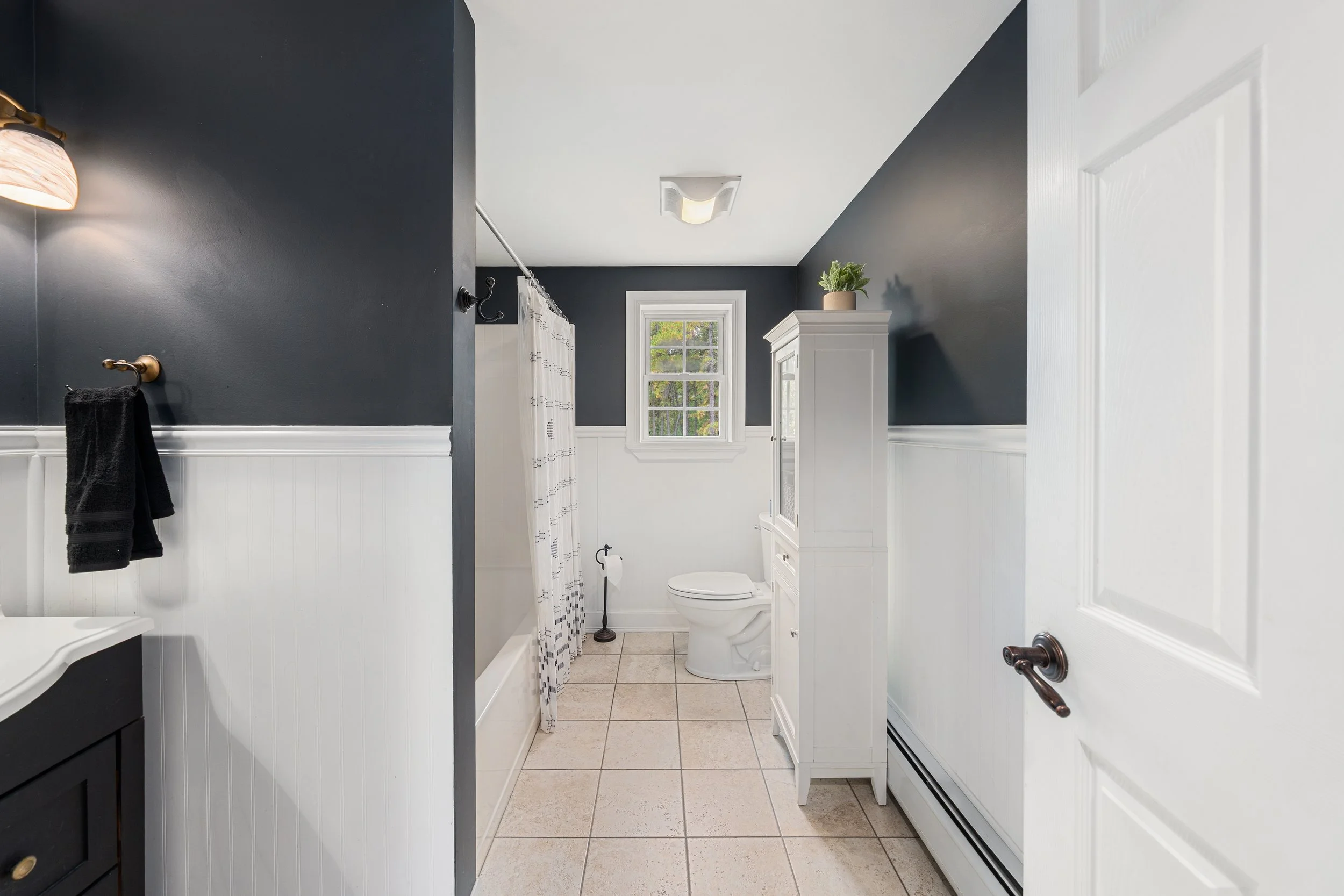 199 SILVER PINE_Bath (3).jpg