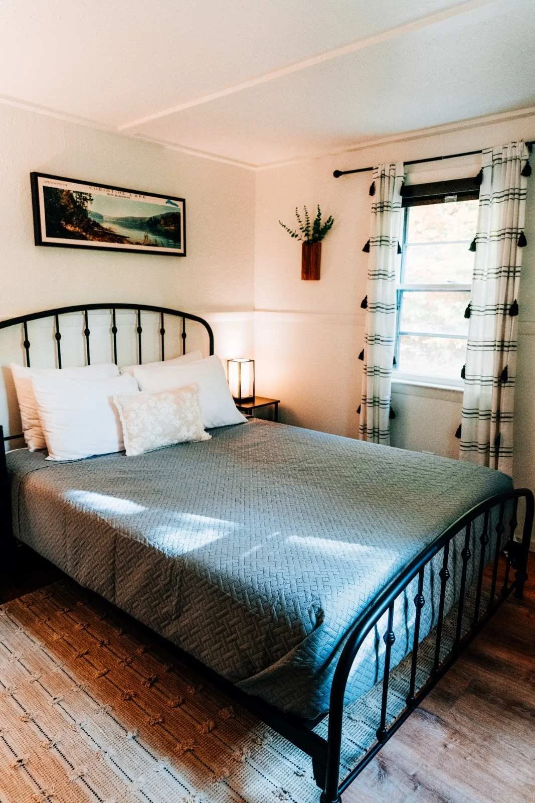 15ALPSTRAUSSE_DownstairsBedroom3.jpg