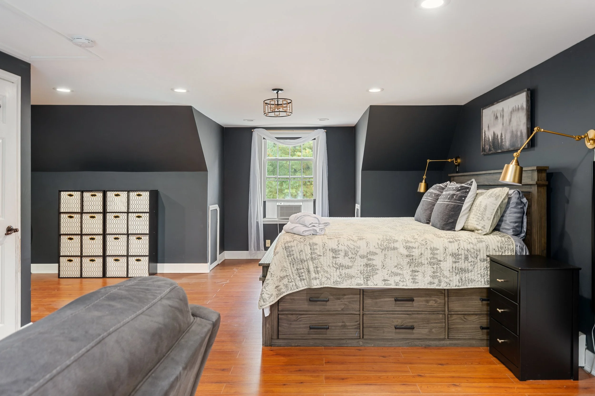 199 SILVER PINE_Bedroom (11).jpg