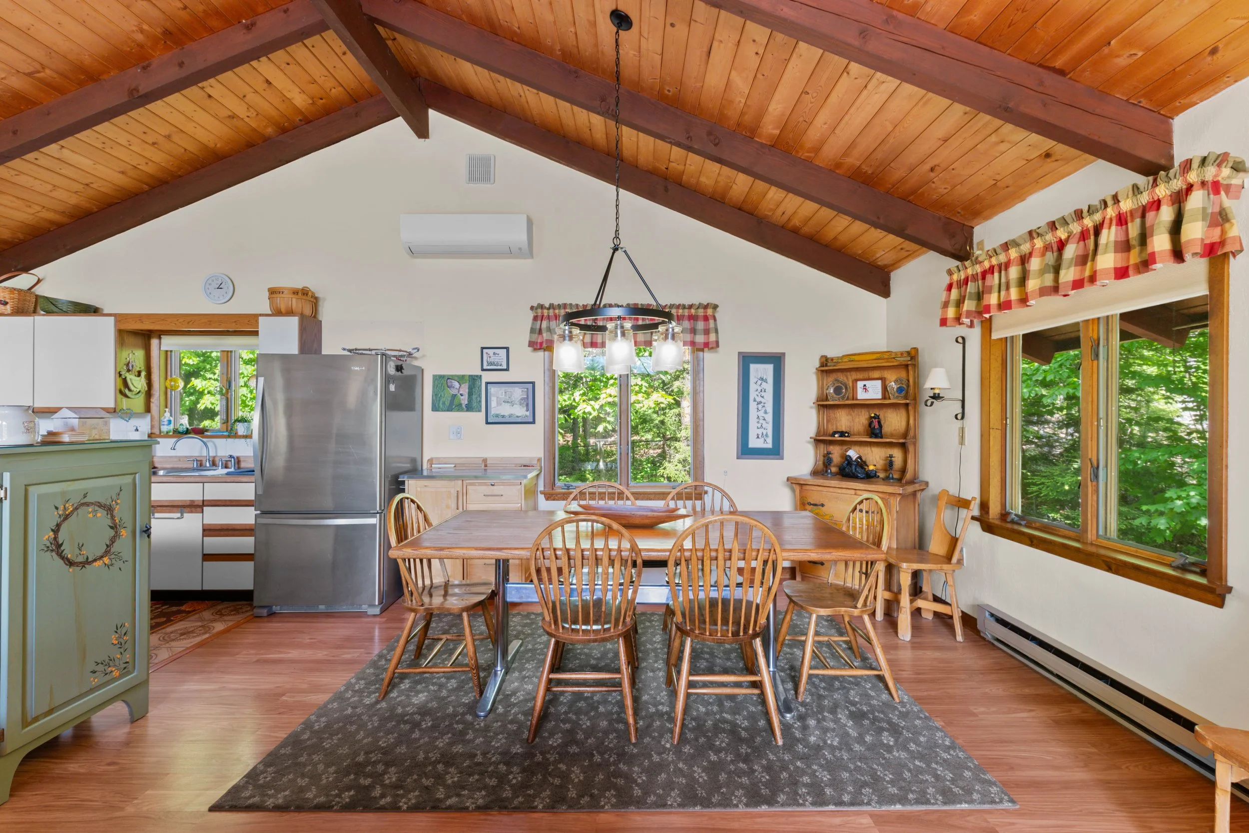 160CoveredBridge_DiningRoom.jpg