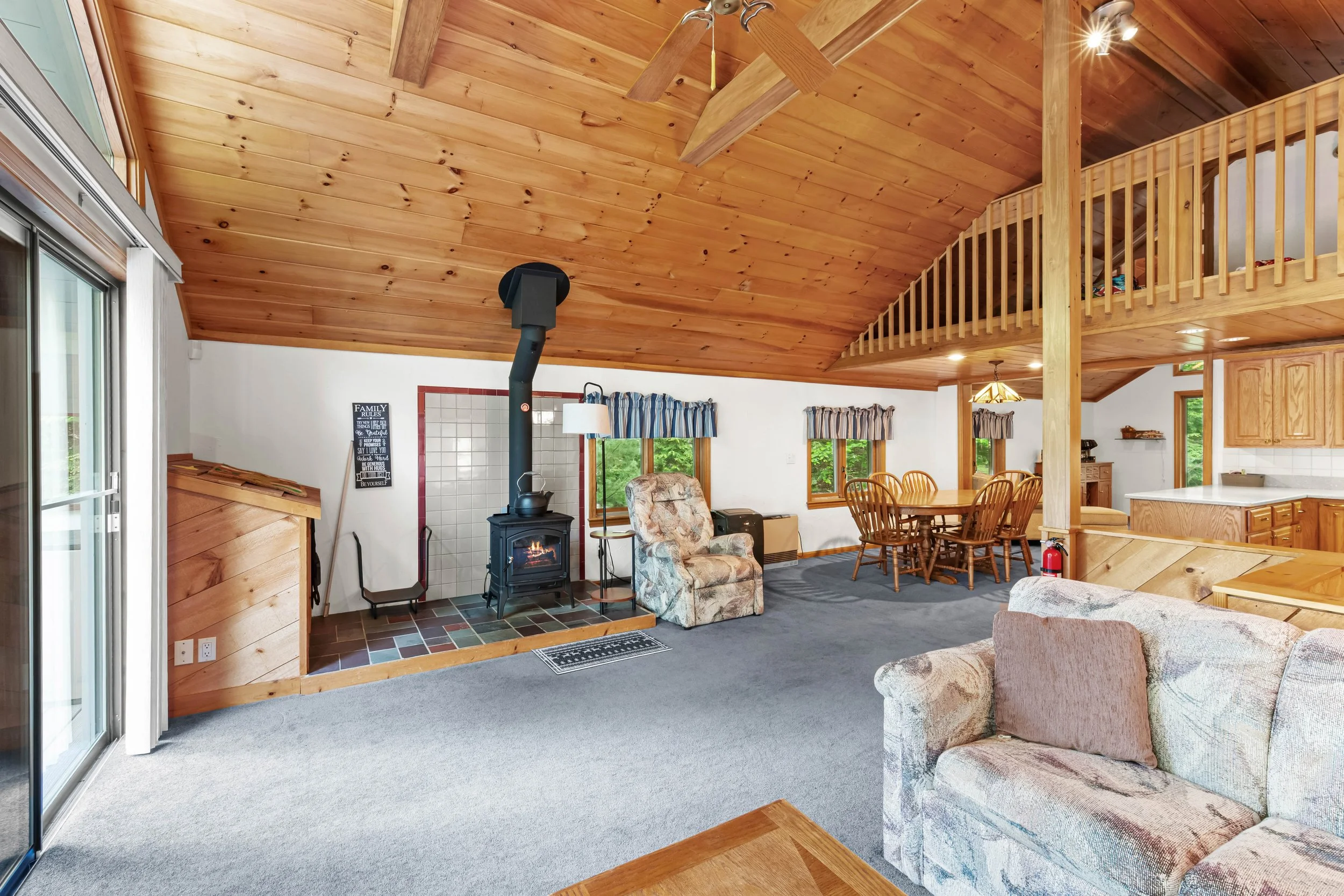 204Linderhoff_LivingRoom (5).jpg