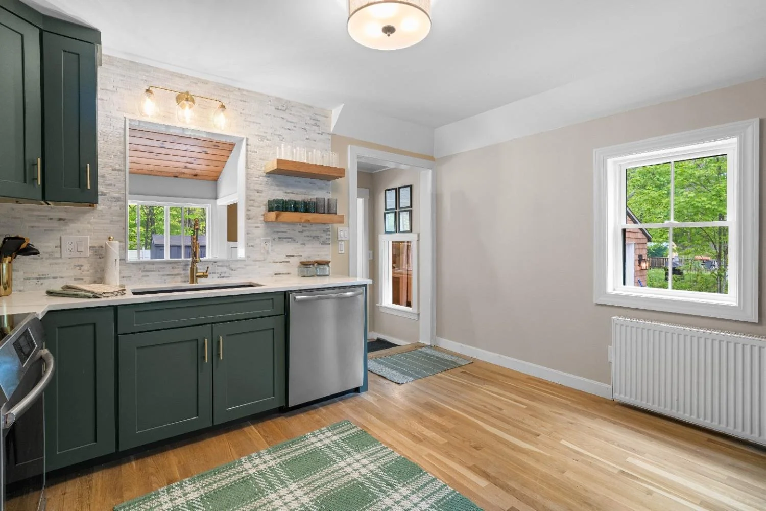 131GROVEST_KITCHEN-DINING2.jpg