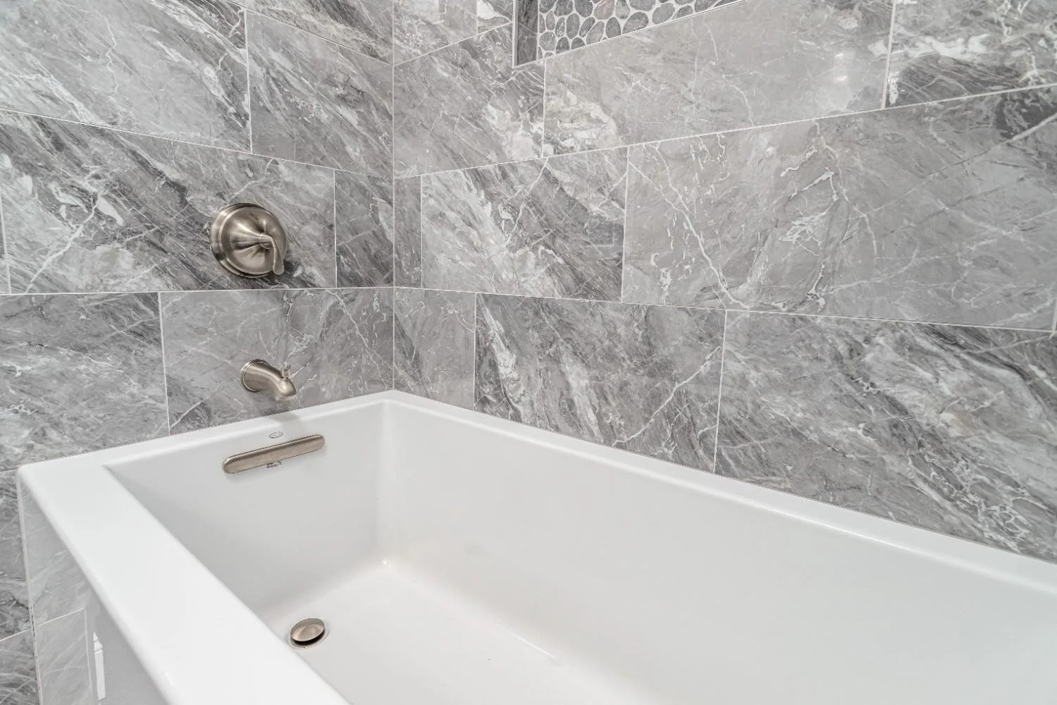 182TimberShoreDrBathroom4.jpg
