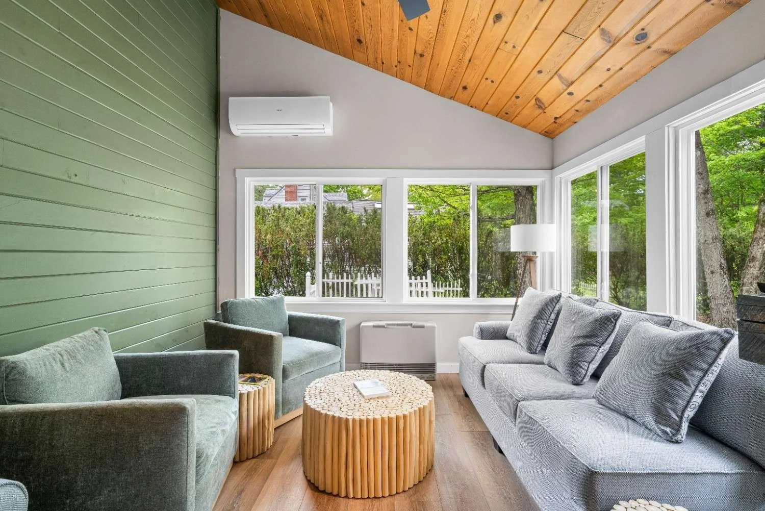 131GROVEST_LIVING4.jpg