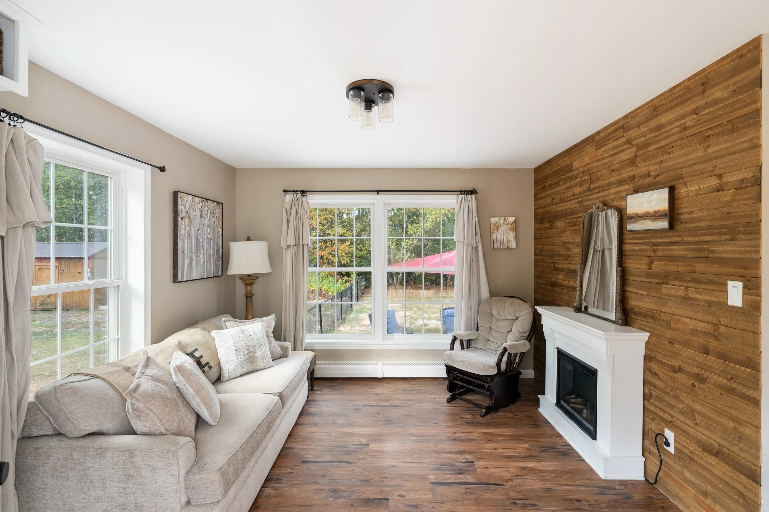199 SILVER PINE_SittingRoom (2).jpg