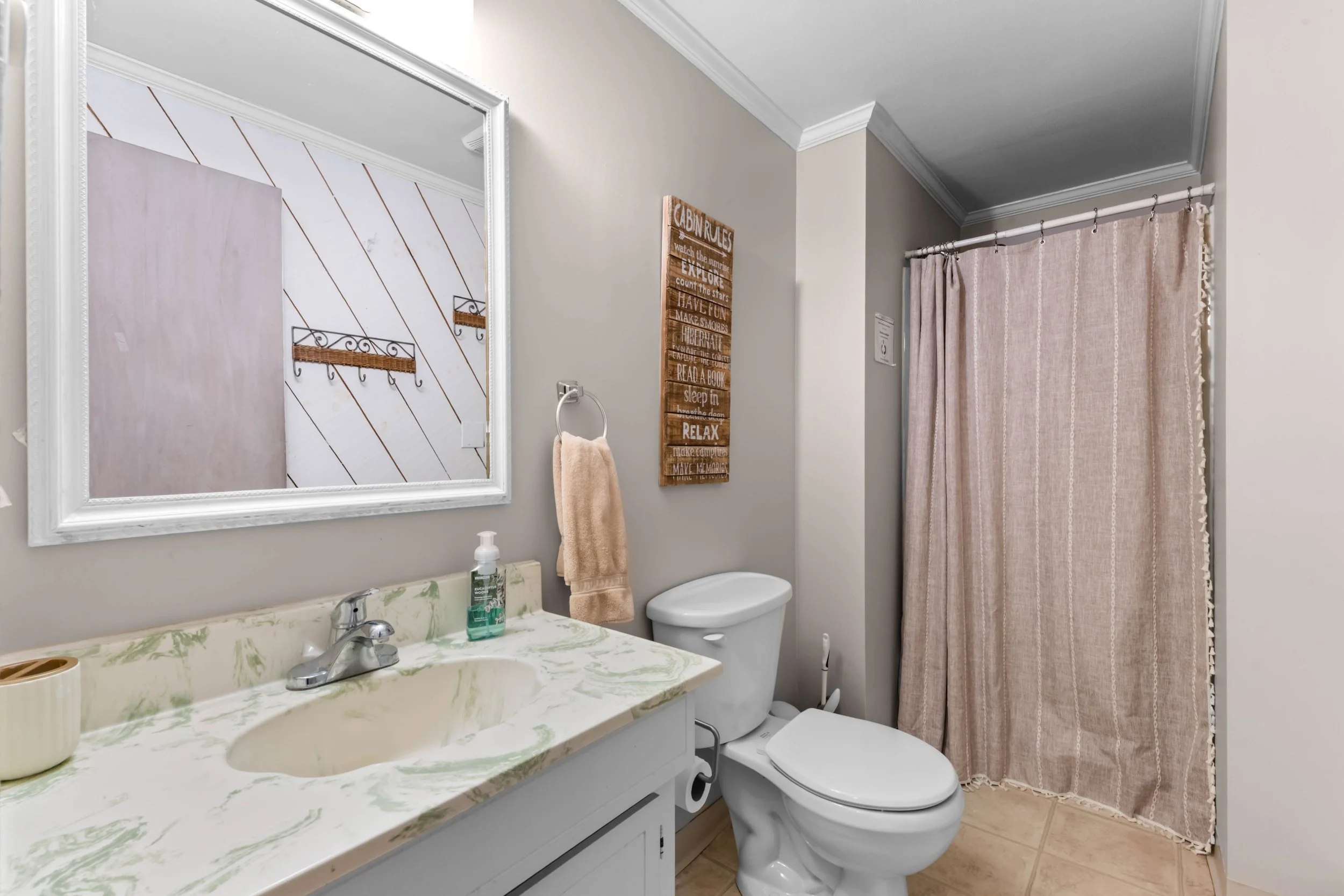 48RIVERSBEND_Bathroom (1).jpg