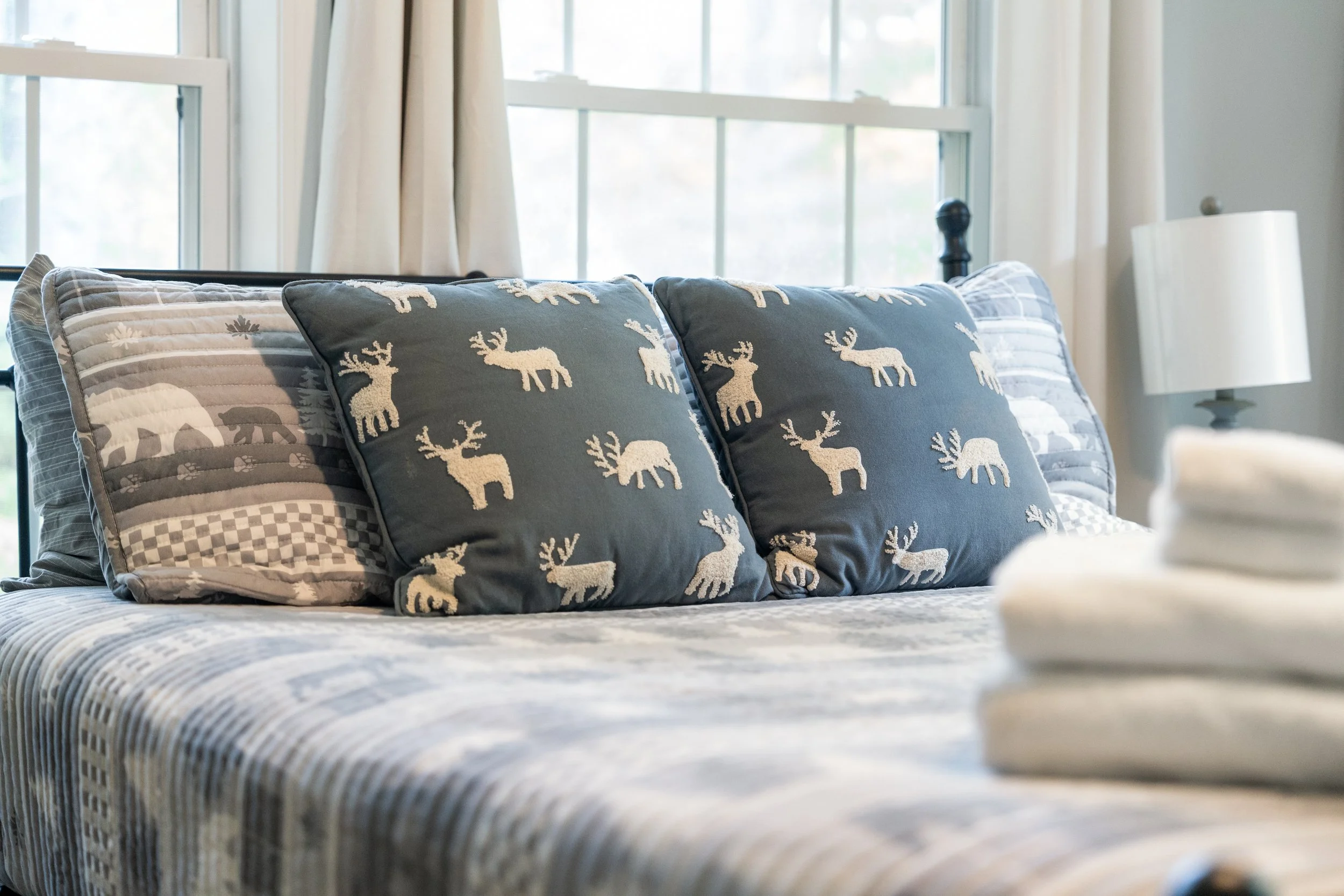 199 SILVER PINE_Bedroom (14).jpg