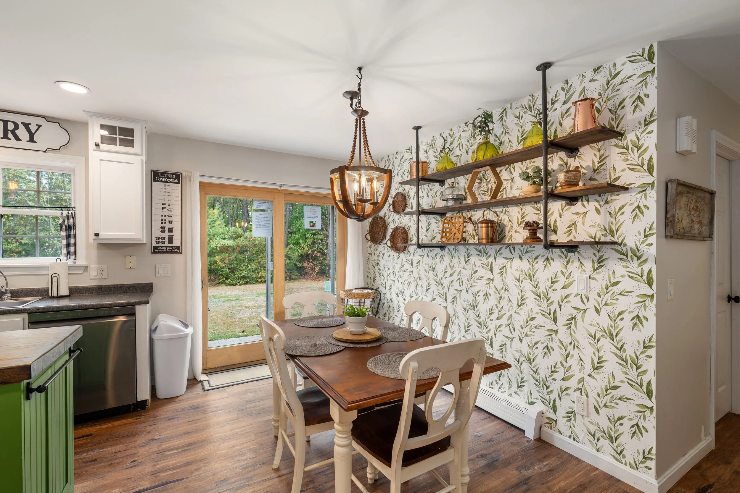 199 SILVER PINE_Dining (3).jpg