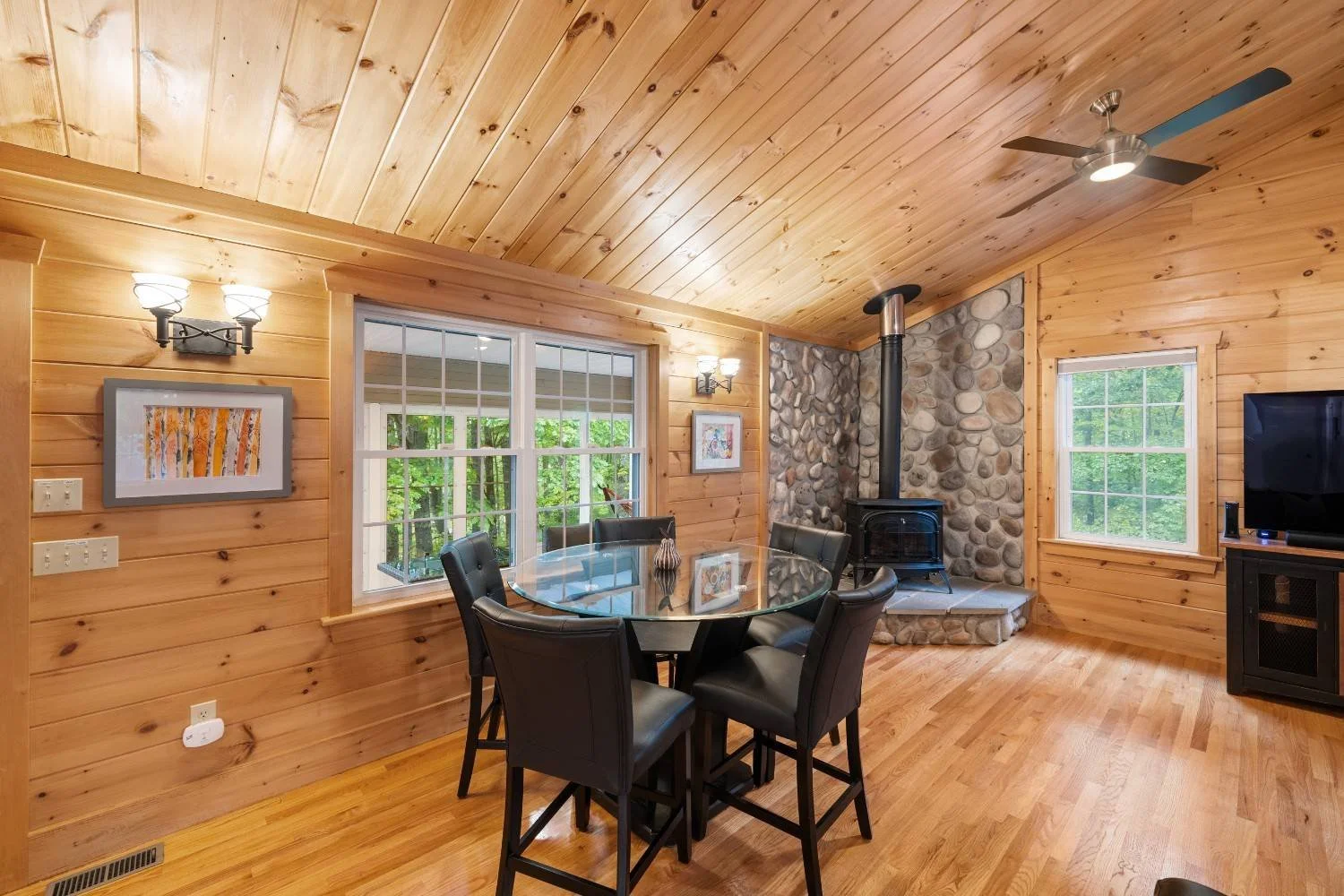 182TIMBERSHORE_LivingRoom18.jpg