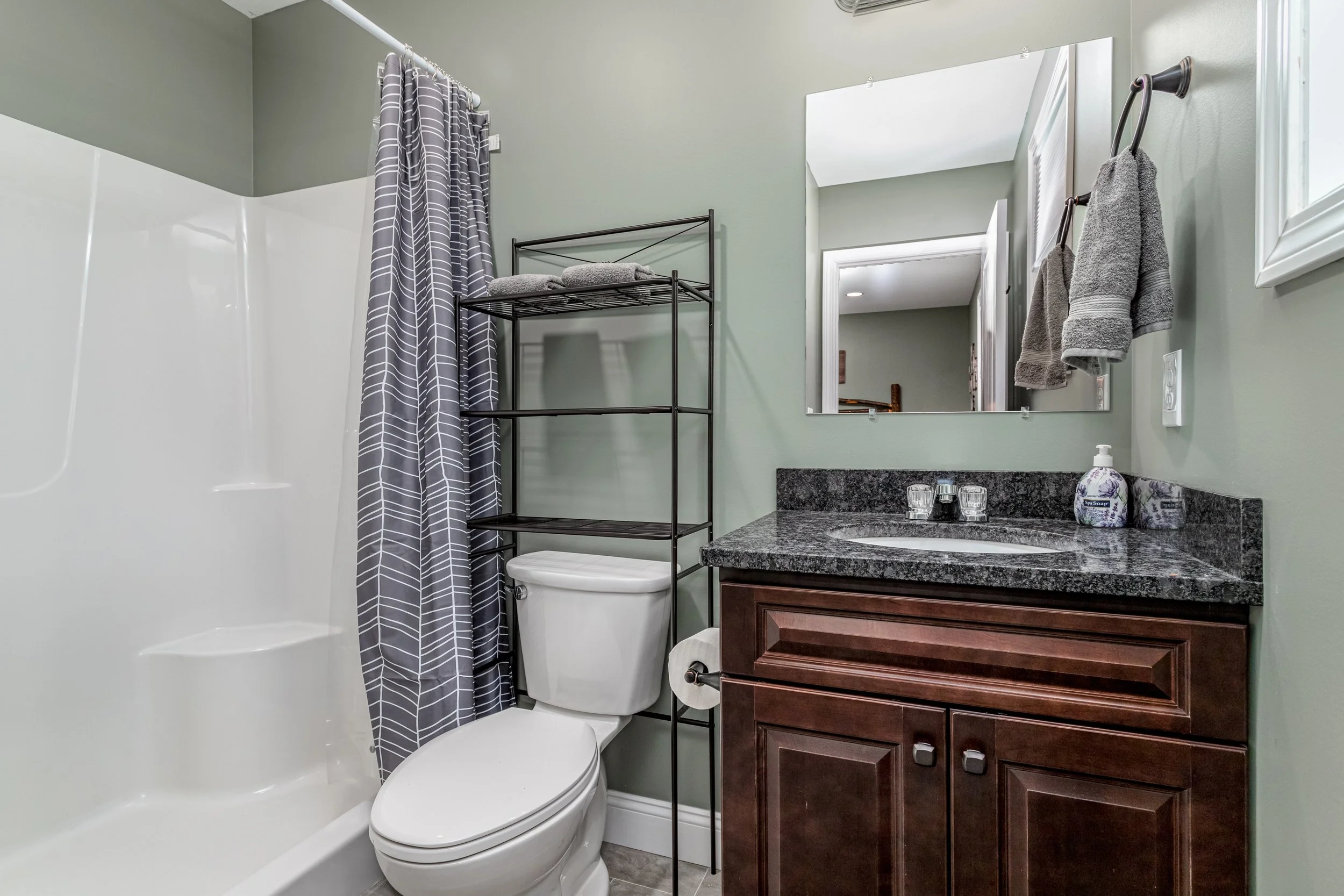 211 MCGREW_Bathroom (5).JPG