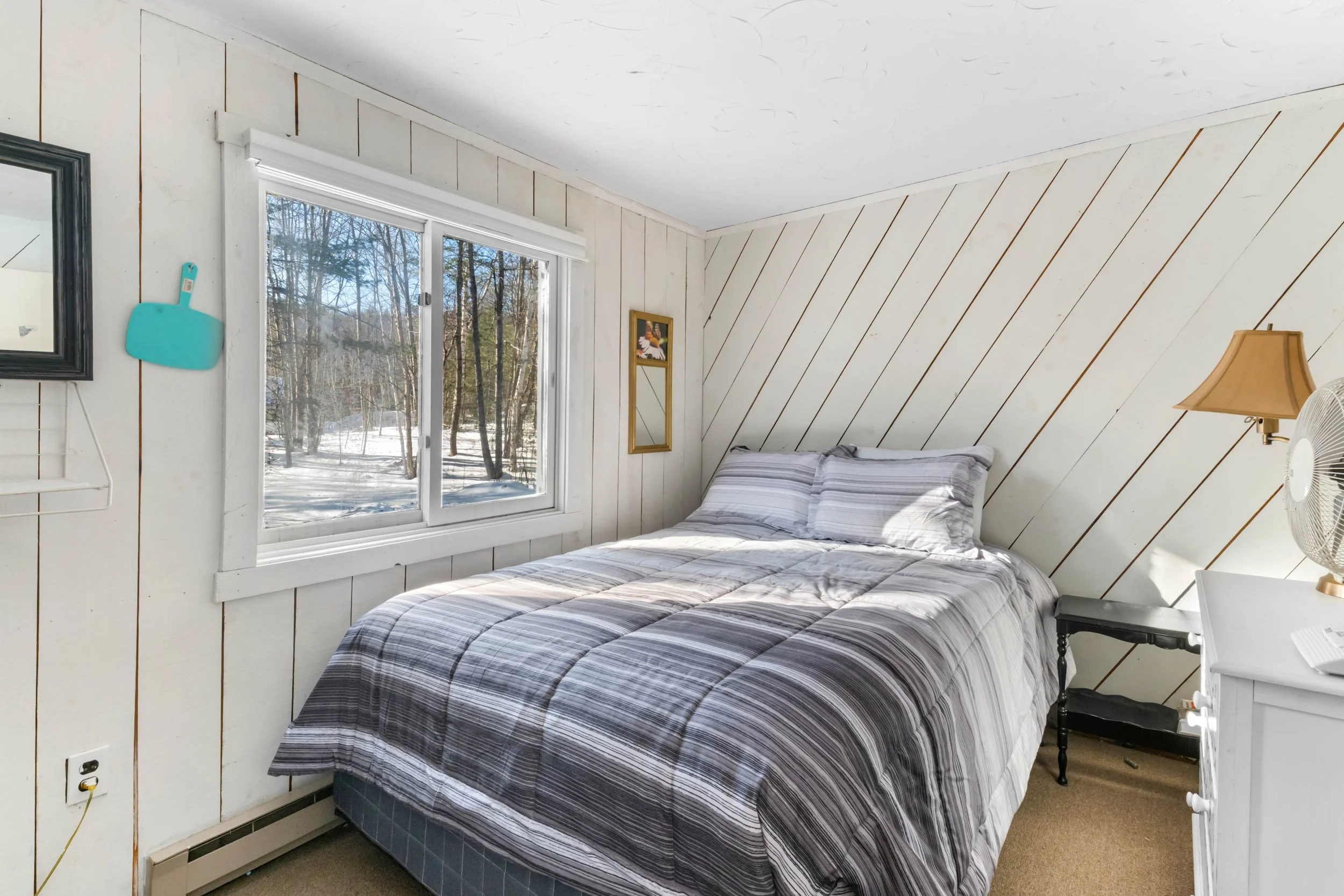 48RIVERSBEND_Bedroom (1).jpg