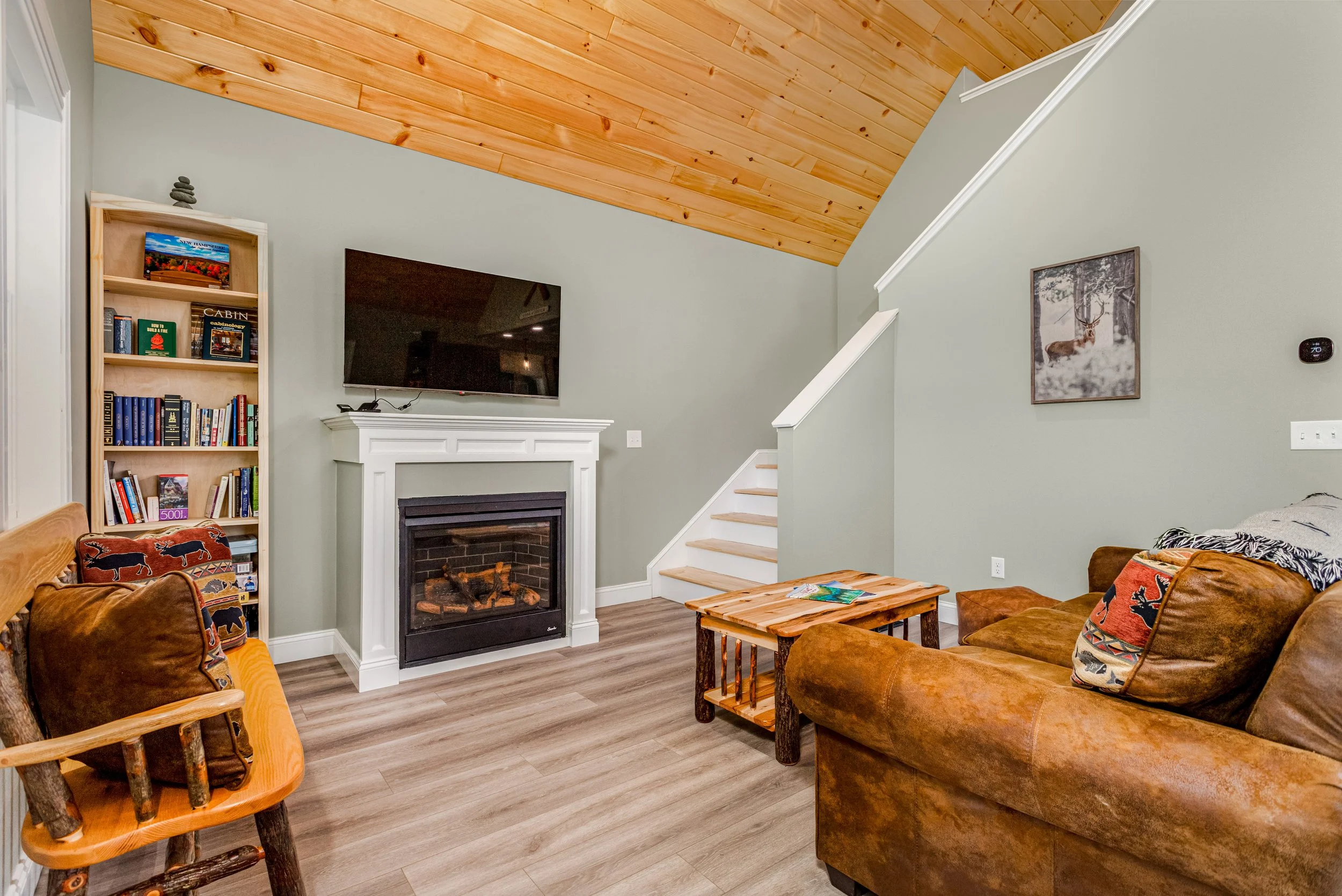 211 MCGREW_LivingRoom (1).JPG