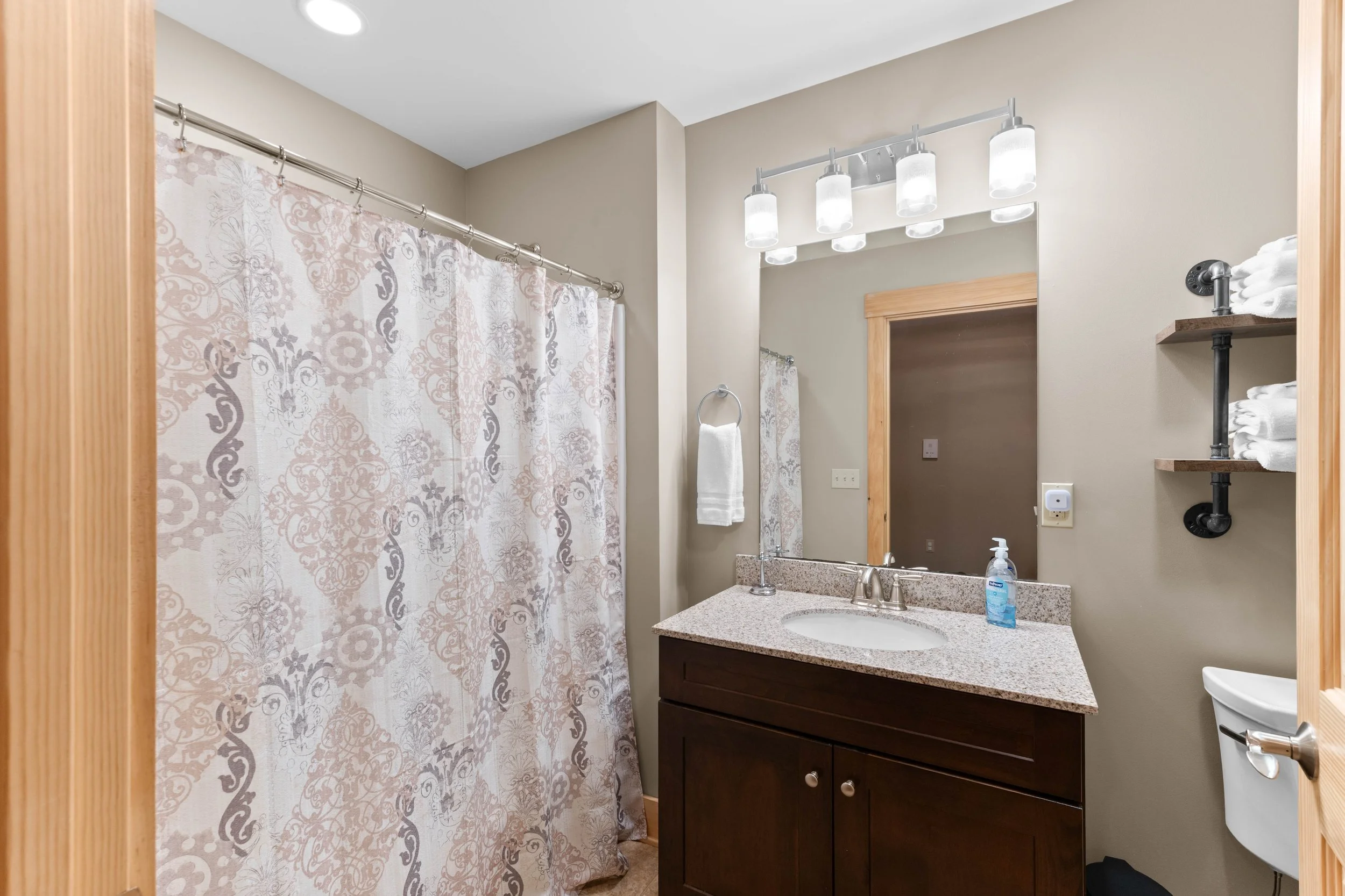 1203 Cranmore Bathroom 2.jpg