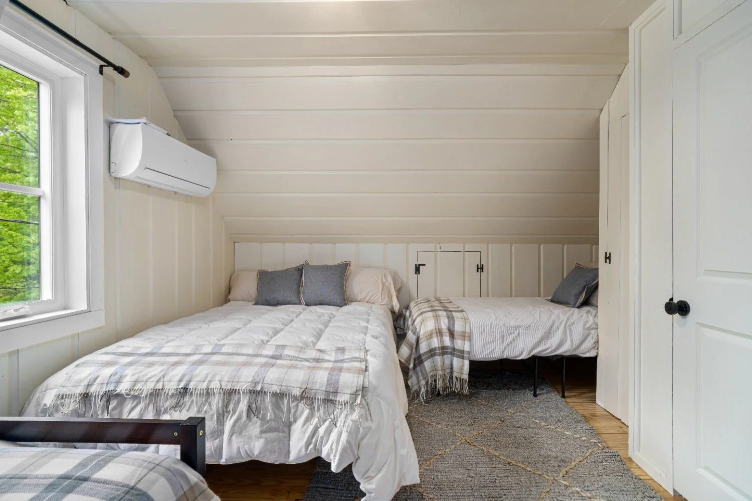 131GROVEST_BEDROOMS10.jpg