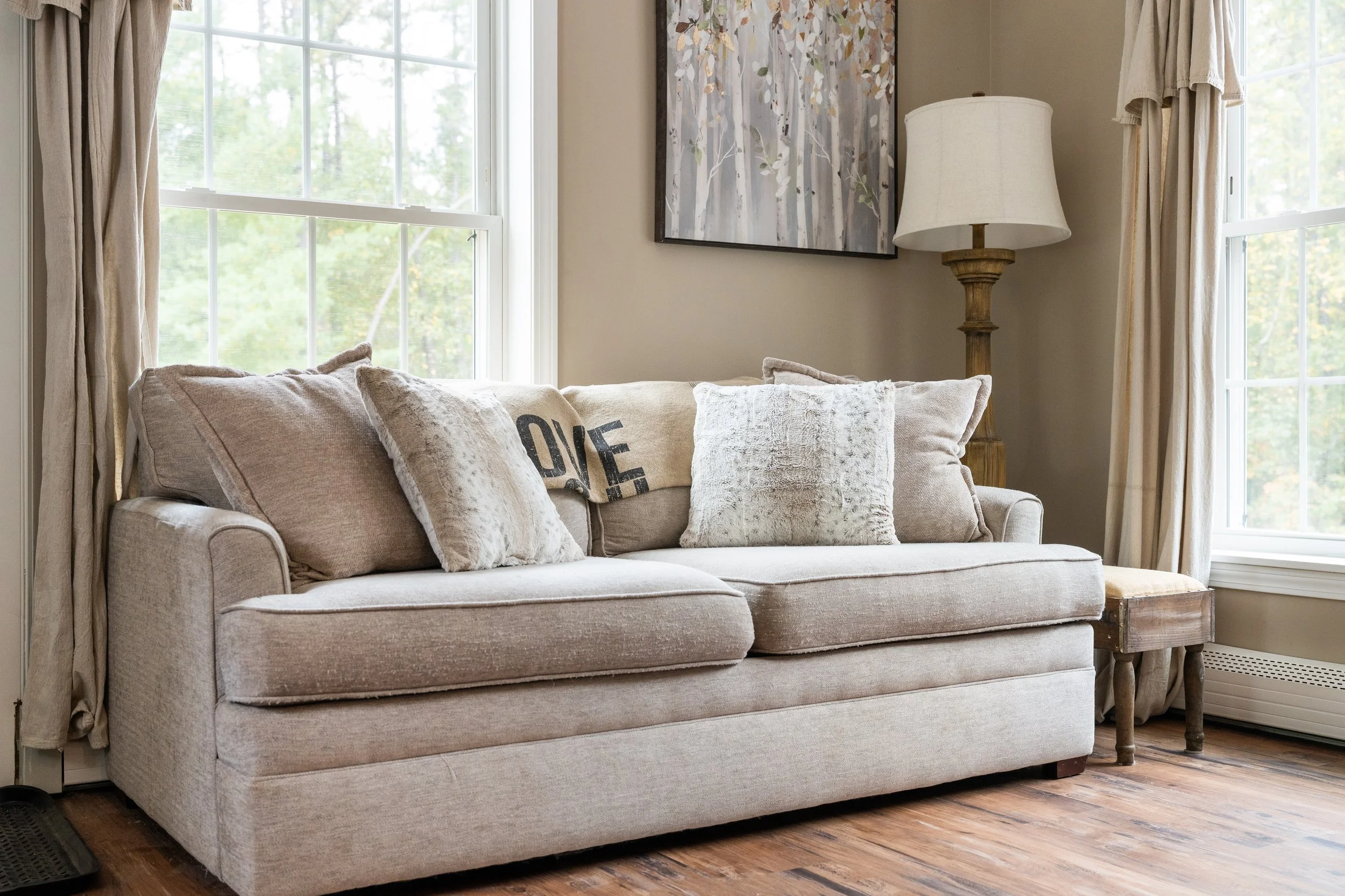199 SILVER PINE_SittingRoom (8).jpg