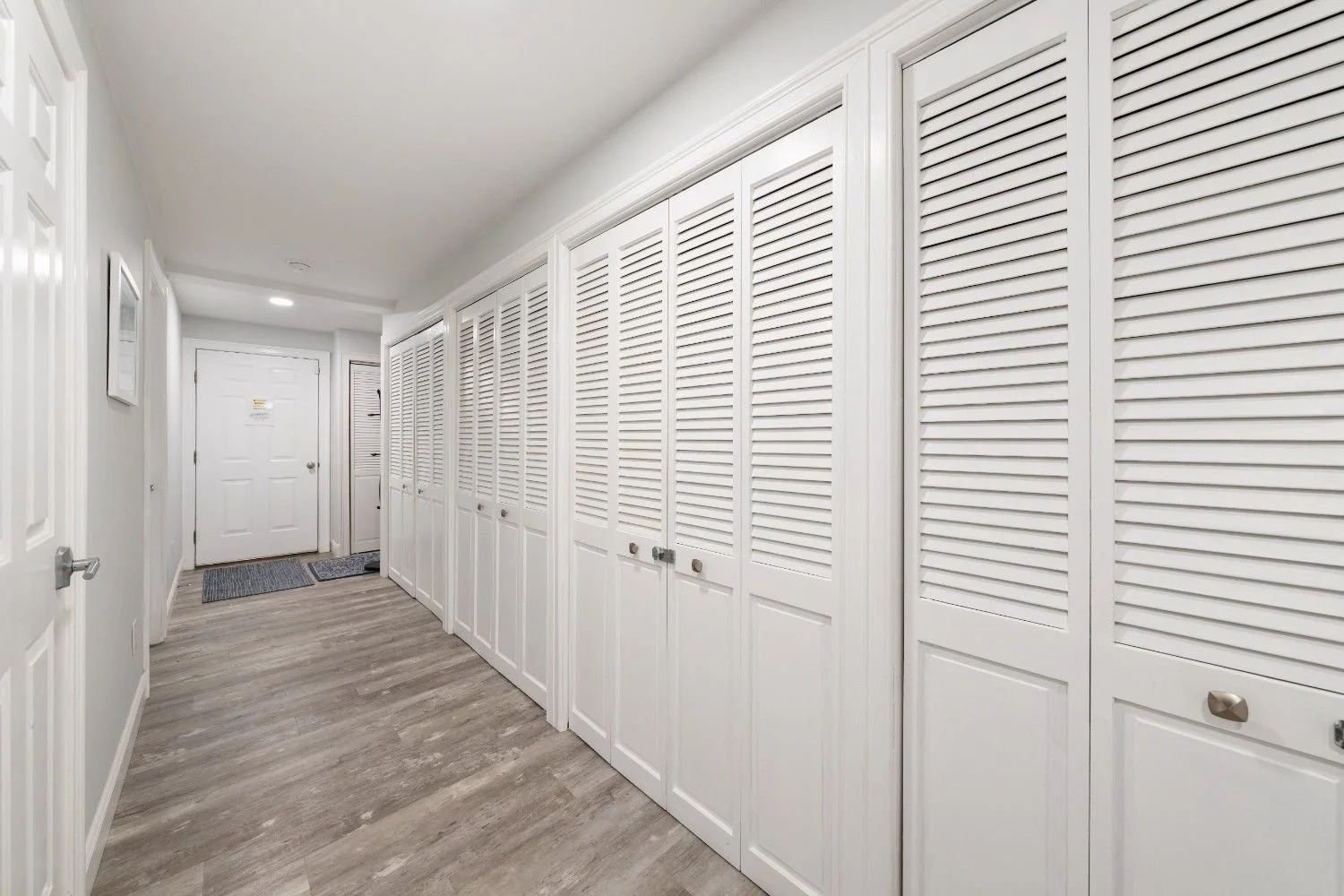 182TIMBERSHORE_Hall1.jpg