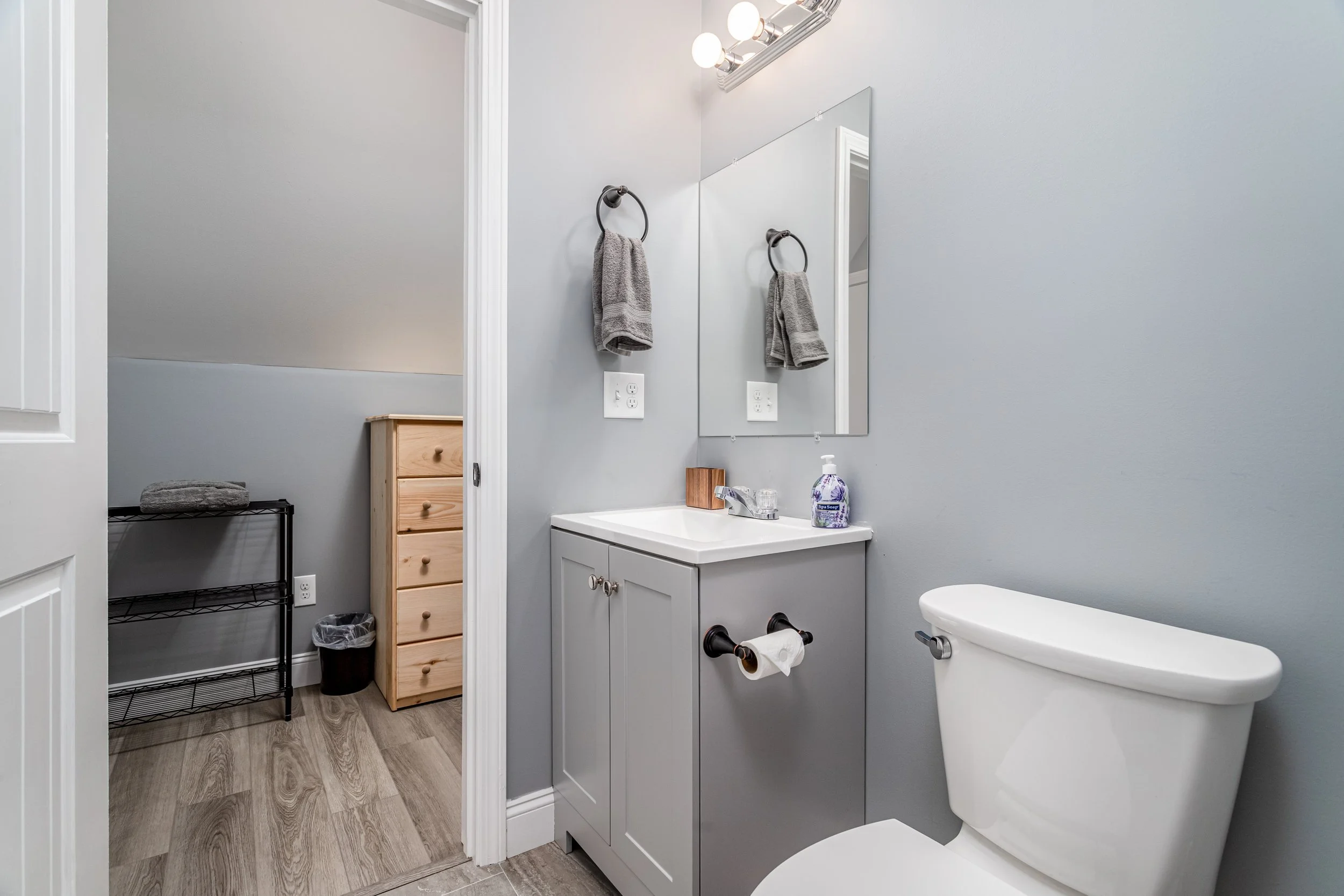 211 MCGREW_Bathroom (2).JPG