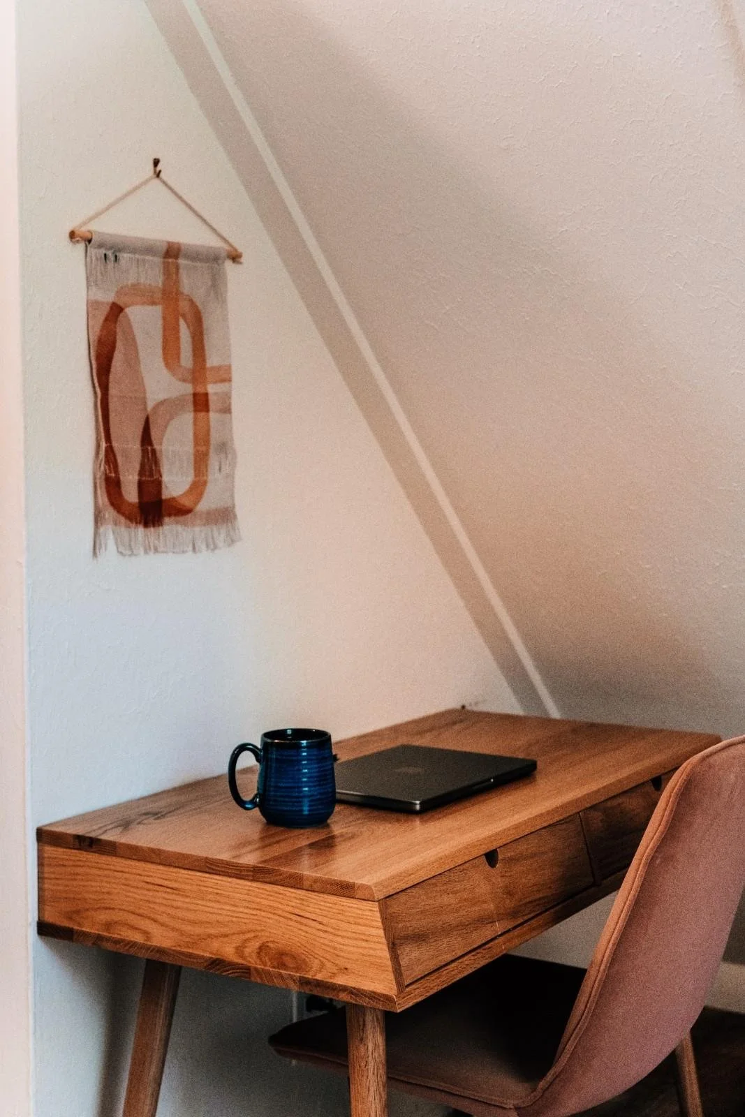 15ALPSTRAUSSE_UpstairsBedroom7.jpg