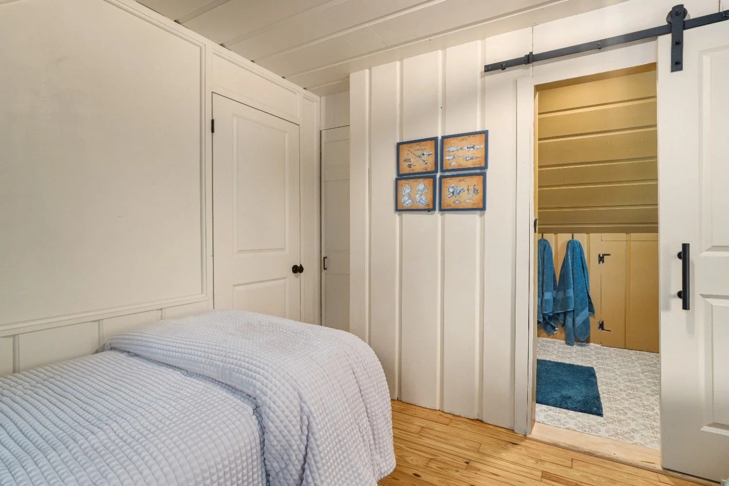 131GROVEST_BEDROOMS9.jpg