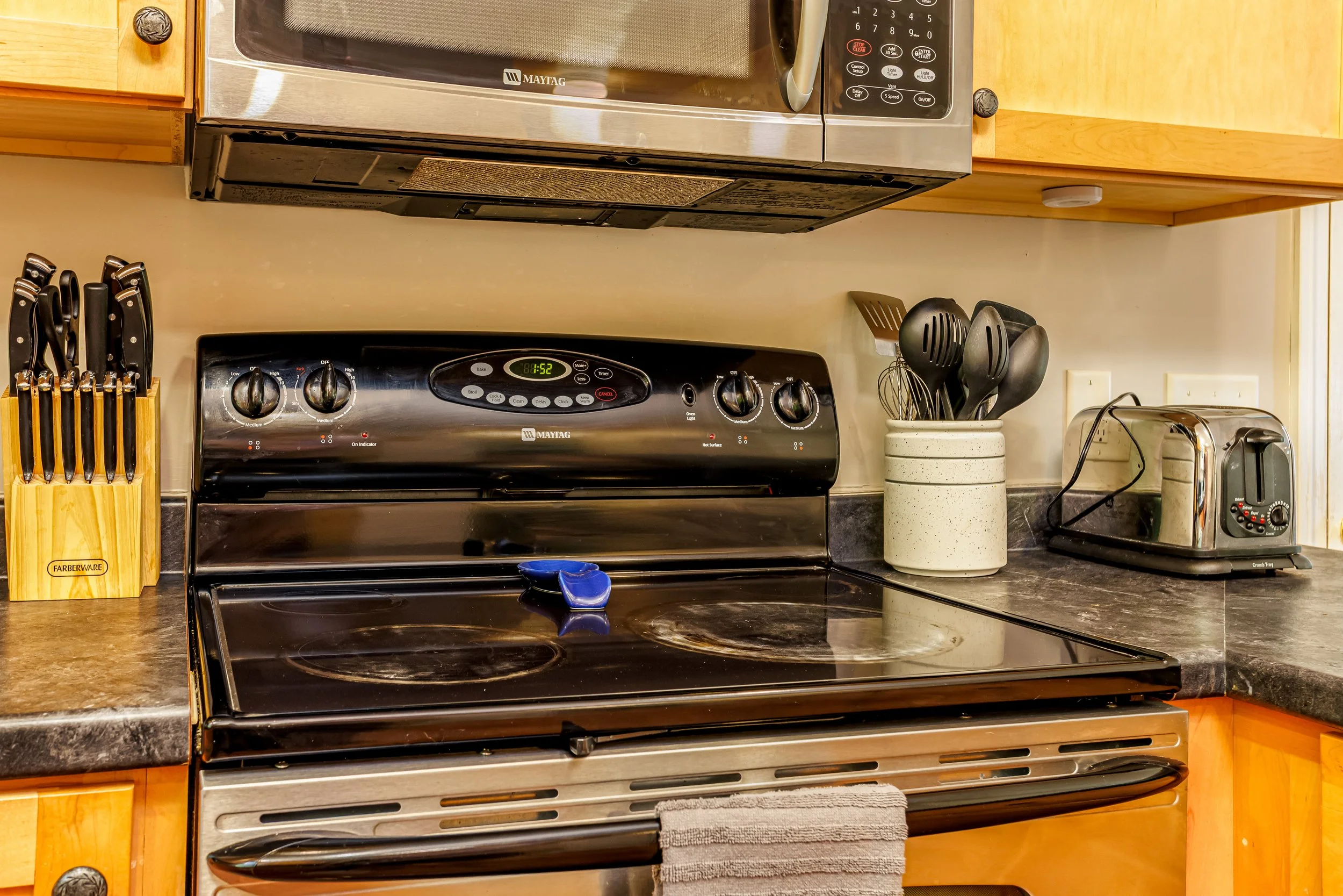 25Brookside_Kitchen (1).jpg