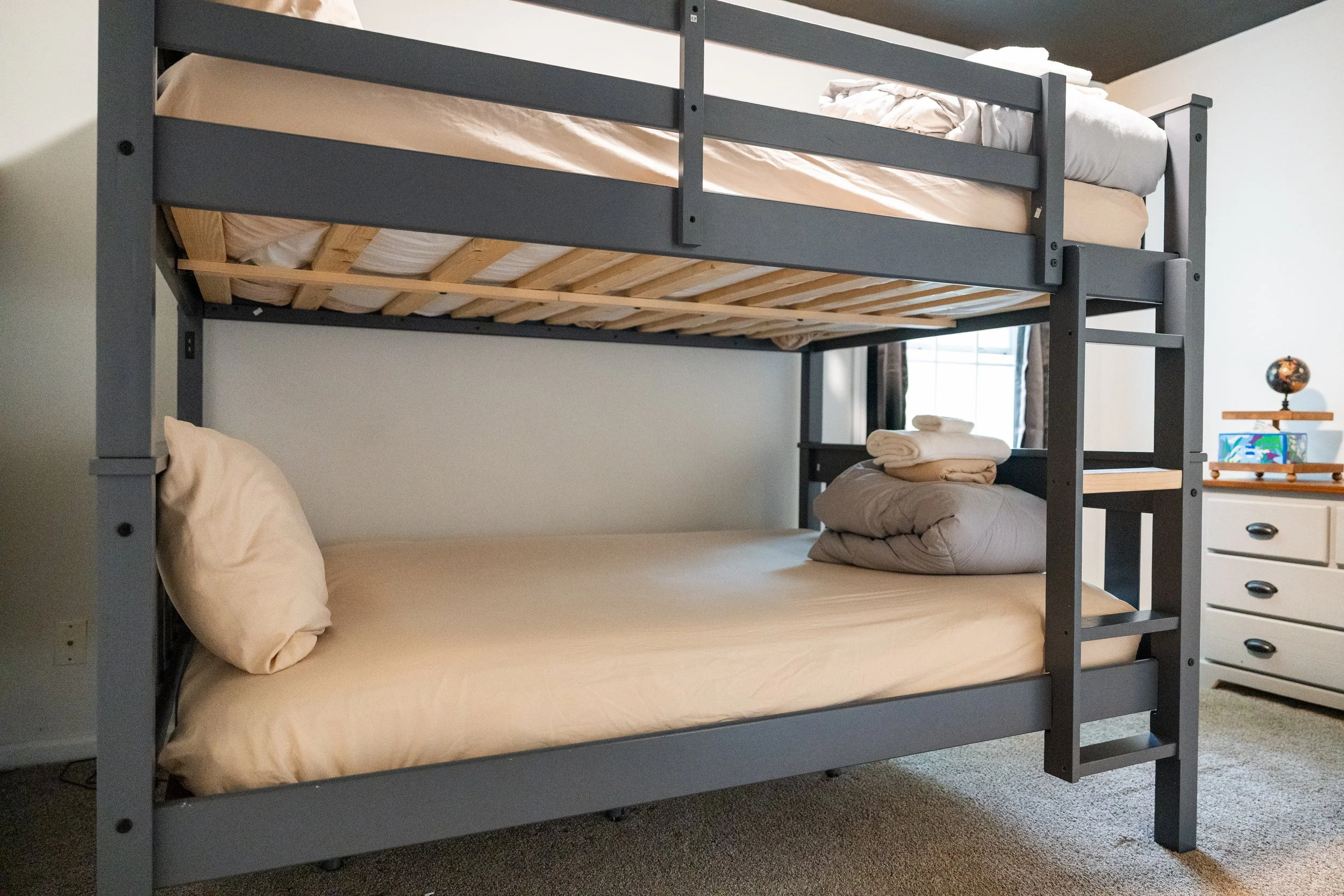 199 SILVER PINE_Bedroom (16).jpg