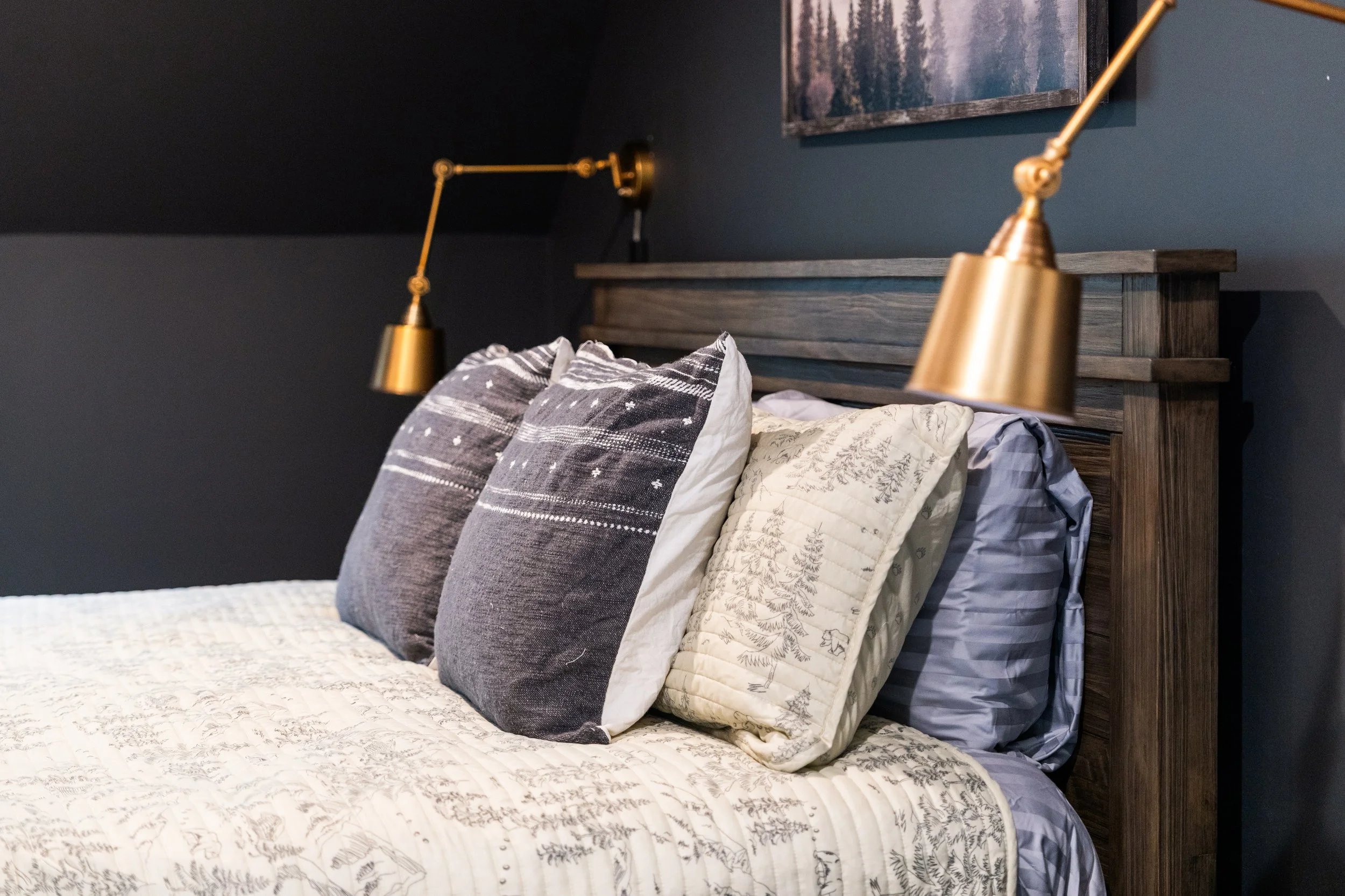 199 SILVER PINE_Bedroom (1).jpg