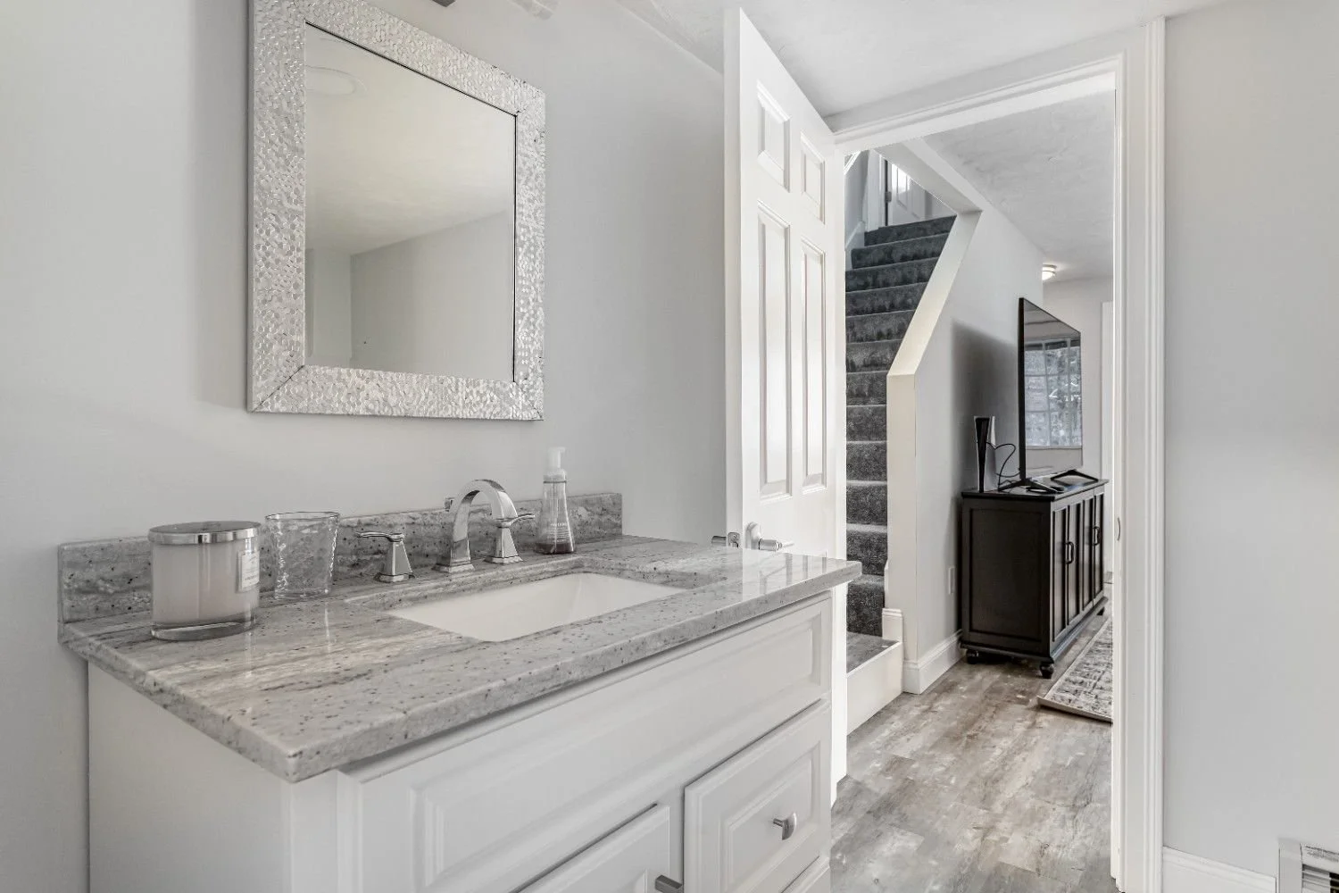 182TimberShoreDrBathroom.jpg