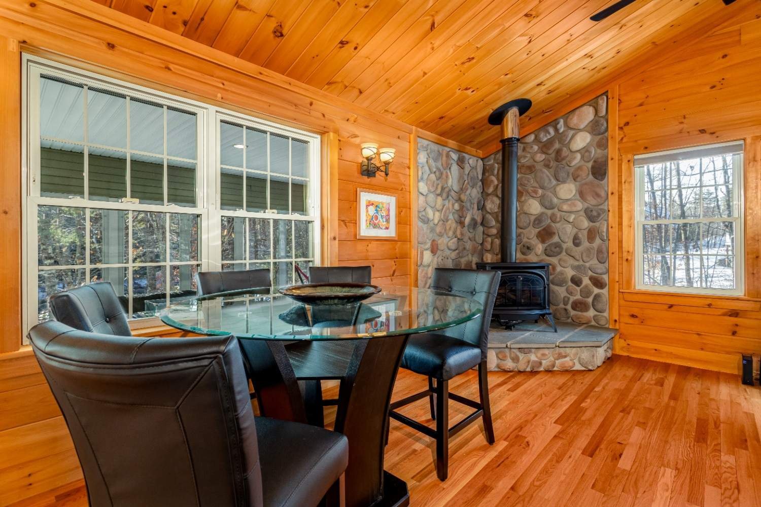 182TimberShoreDrLivingRoom2.jpg